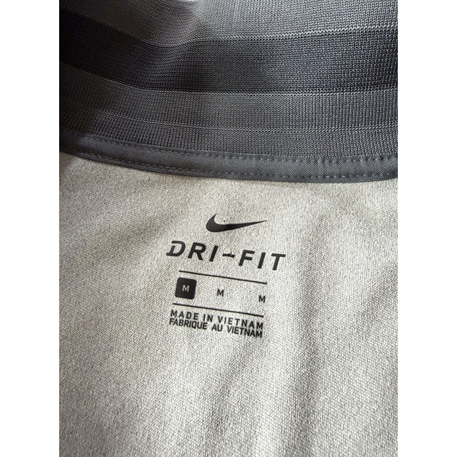 Nike Nike Dri Fit Mens 1/4 Zip Pullover Long Sleeve Mock Neck 1/4 Zip Sweatshirt Gray Size M Adult Mens Vineyard? Size US M / EU 48-50 / 2 - 4 Thumbnail