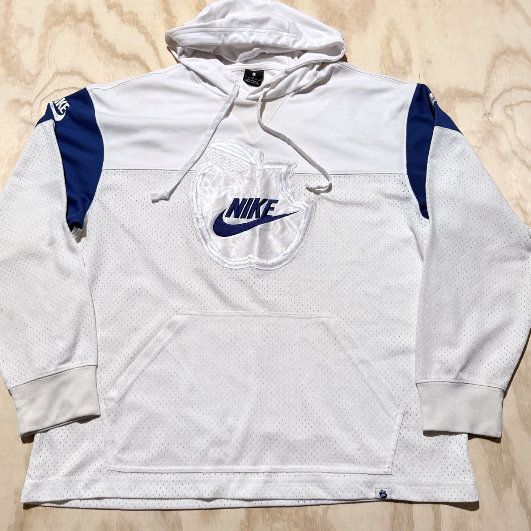 Nike VINTAGE Nike NYC Manhattan Big Apple Football Hoodie White Long Sleeve Men Large Size US L / EU 52-54 / 3 - 2 Thumbnail
