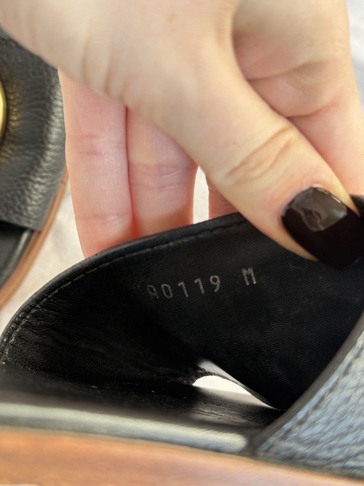 Louis Vuitton Louis Vuitton Lock It Black Leather Sandals Flip Flops Size US 7 / IT 37 - 8 Thumbnail