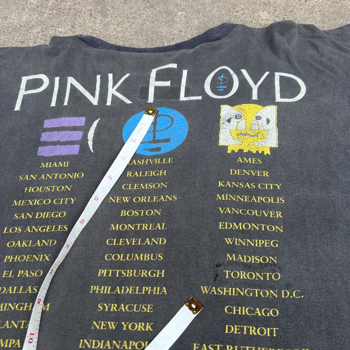 Vintage 90s 1994 Pink Floyd Tour Tee Thrashed Distressed Sun Faded Size US XL / EU 56 / 4 - 12 Thumbnail