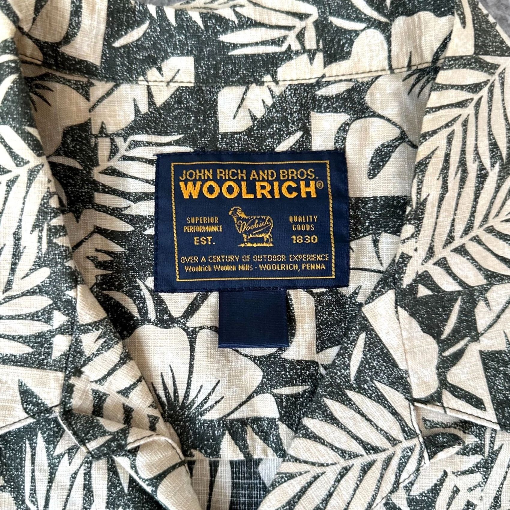 Vintage Woolrich Shirt XL Blue Floral Island Mens Button-Up Short Sleeve Collared Everyday Casual Comfort Size US XL / EU 56 / 4 - 5 Thumbnail