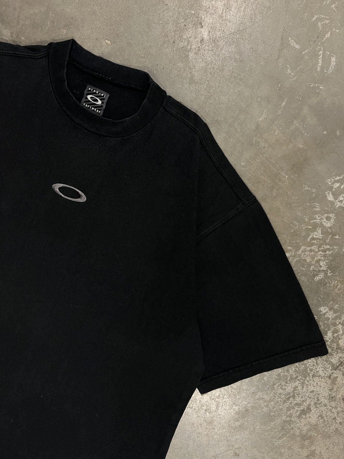 Oakley 90s Vintage Oakley Software T-Shirt Embroidered Logo Size US L / EU 52-54 / 3 - 3 Thumbnail