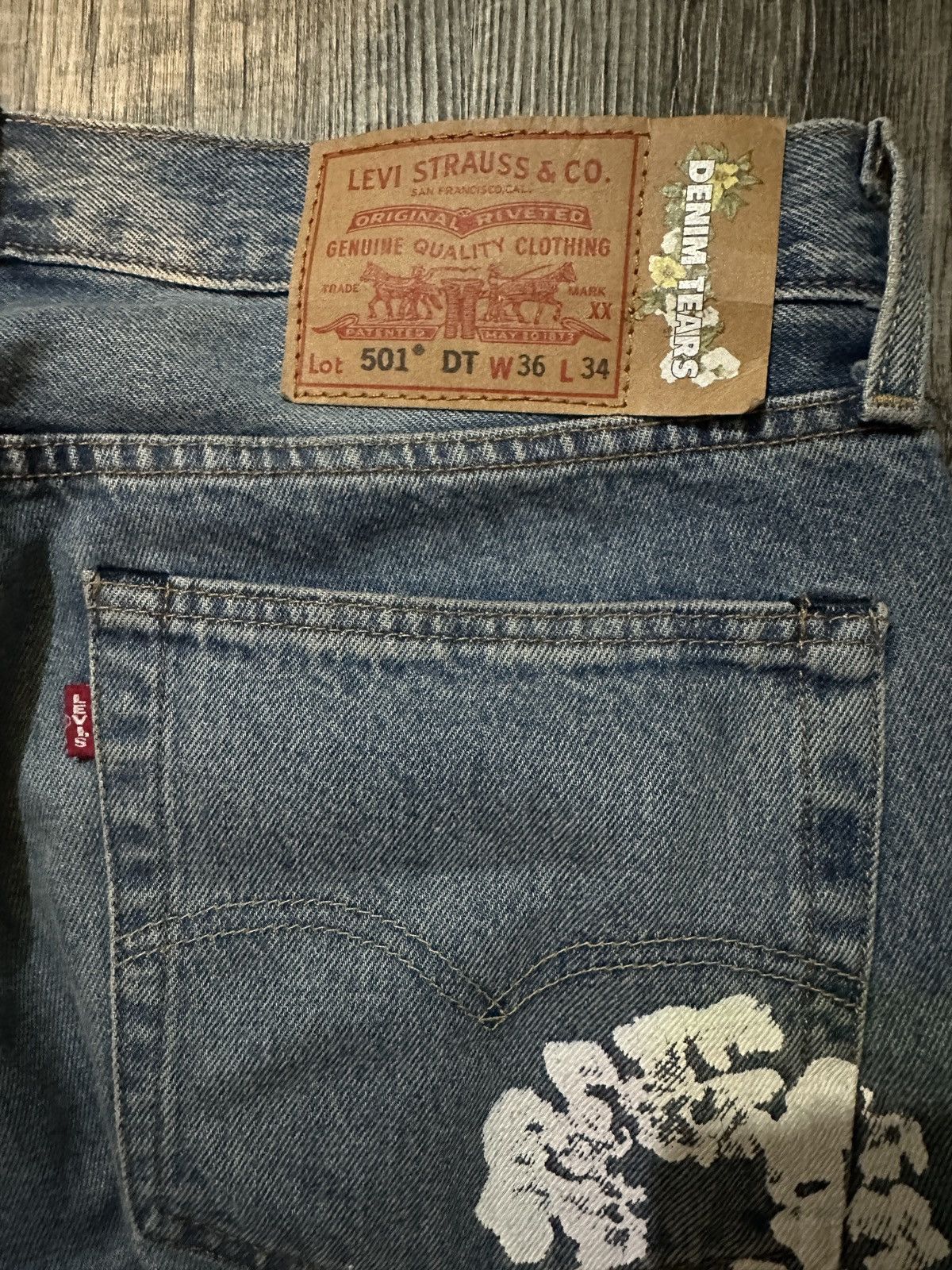 DENIM TEARS × Levi's DENIM TEARS X LEVIS THE COTTON WREATH JEAN LIGHT WASH Size US 34 / EU 50 - 4 Thumbnail