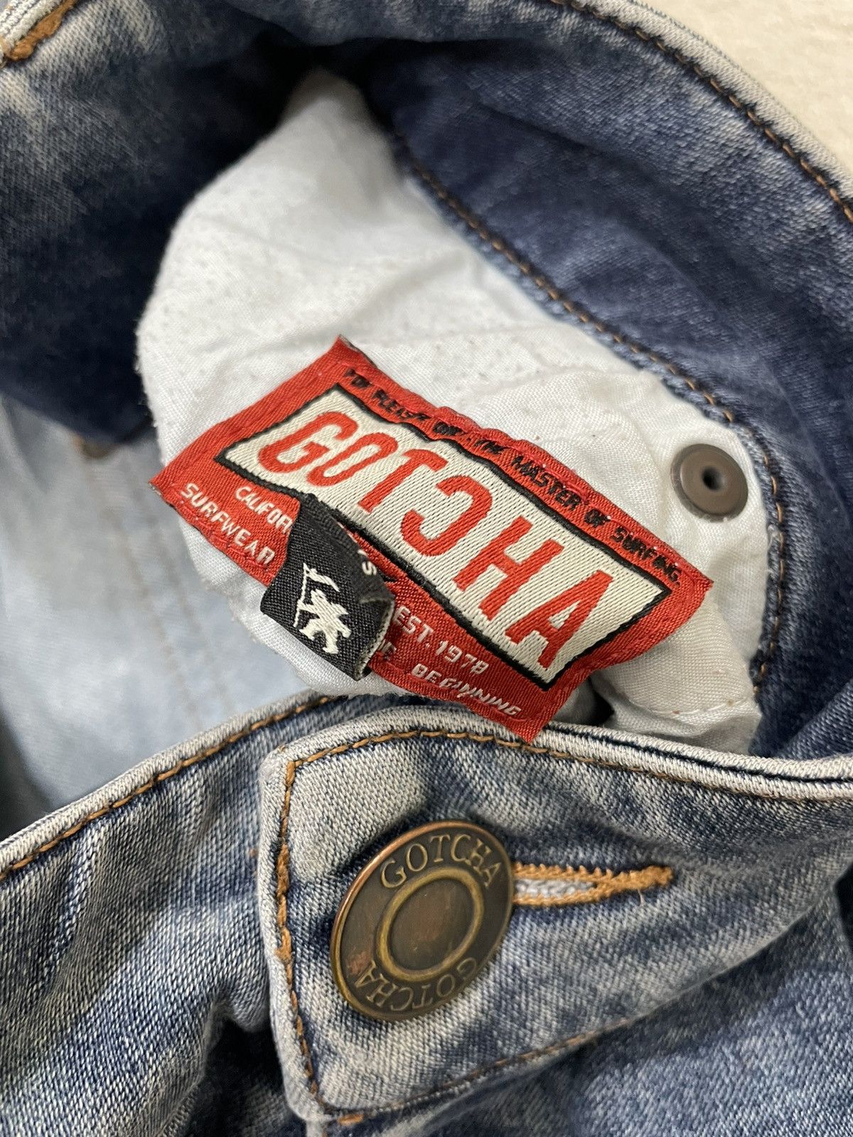 Japanese Brand 2000s Japanese Gotcha Wash Denim Embroidered Big Logo Y2K Size US 33 - 5 Thumbnail