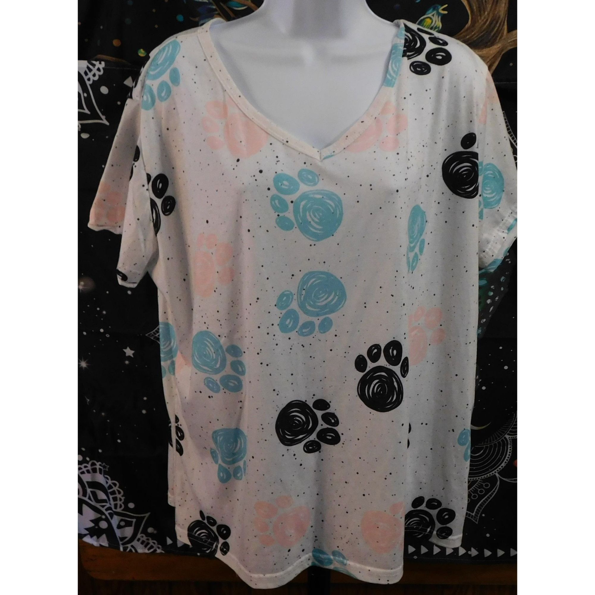 Other Pastel Paw Print Tee With 90s Style Graphic Design Size 3XL / US 20-22 - 2 Thumbnail