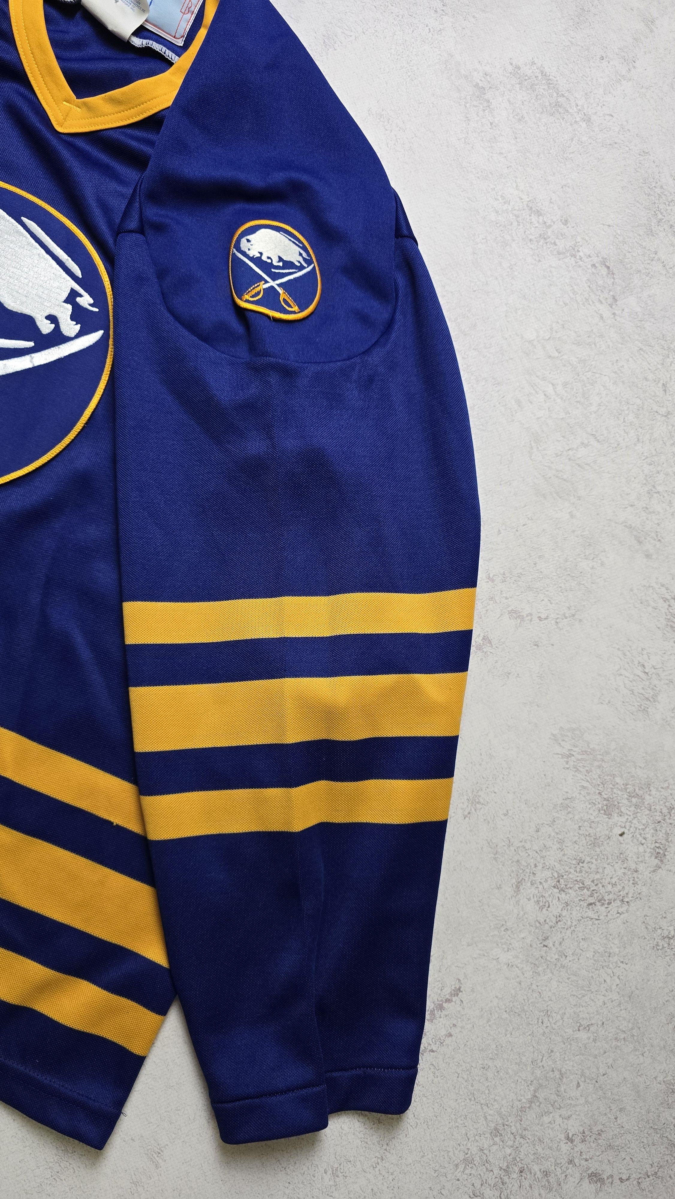 Ccm Vintage 90s NHL Buffalo Sabres CCM Blue Jersey Retro Logo Size US L / EU 52-54 / 3 - 13 Thumbnail