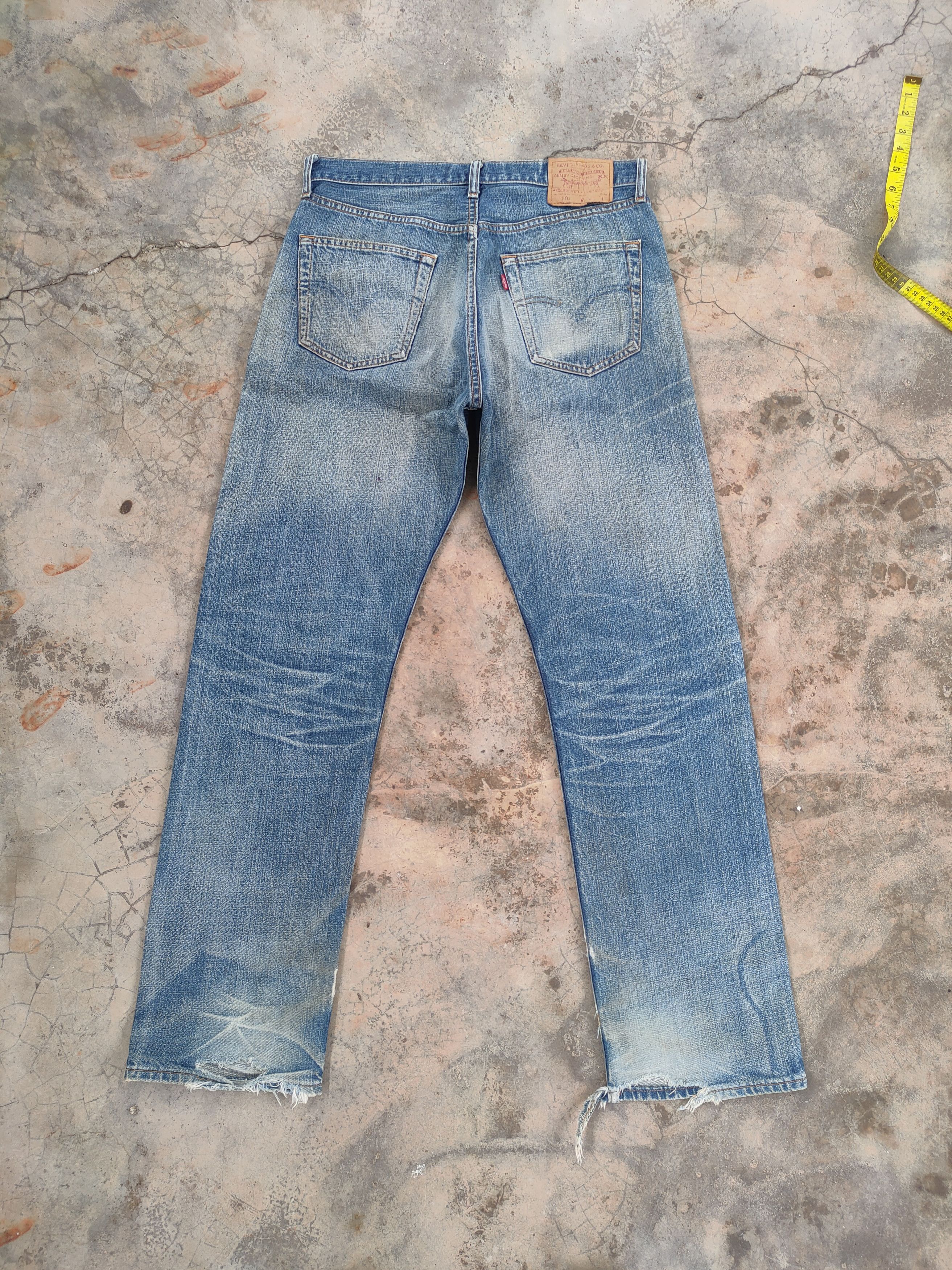 VINTAGE LEVI\'S 501 DISTRESSED JEANS DENIM PANTS