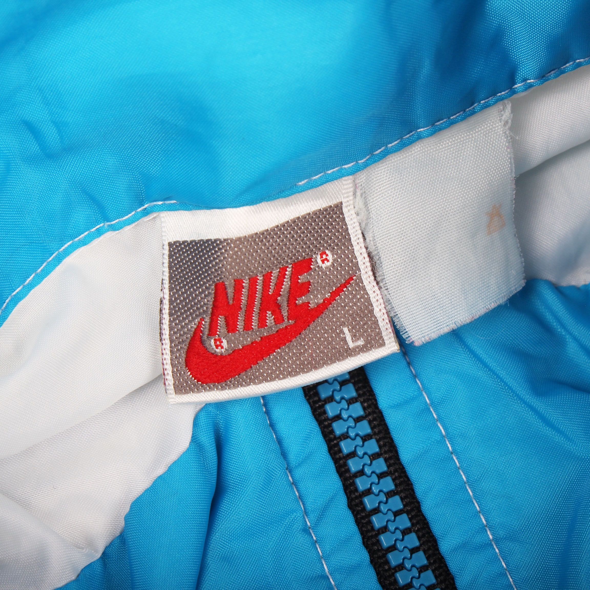 Nike Vintage Nike Windbreaker Jacket Size US L / EU 52-54 / 3 - 4 Thumbnail