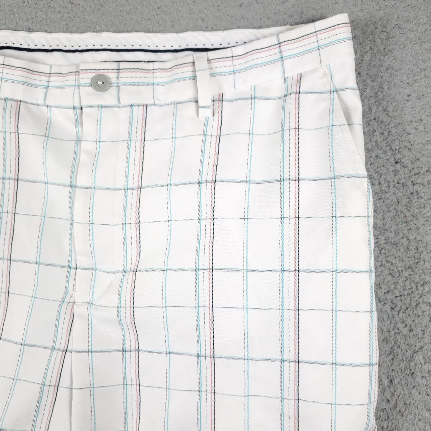 Vintage Greg Norman Shorts Mens Size 34 White Blue Check Golf Casual Flat Front Chino Regular Waist 34 Size US 34 / EU 50 - 3 Thumbnail