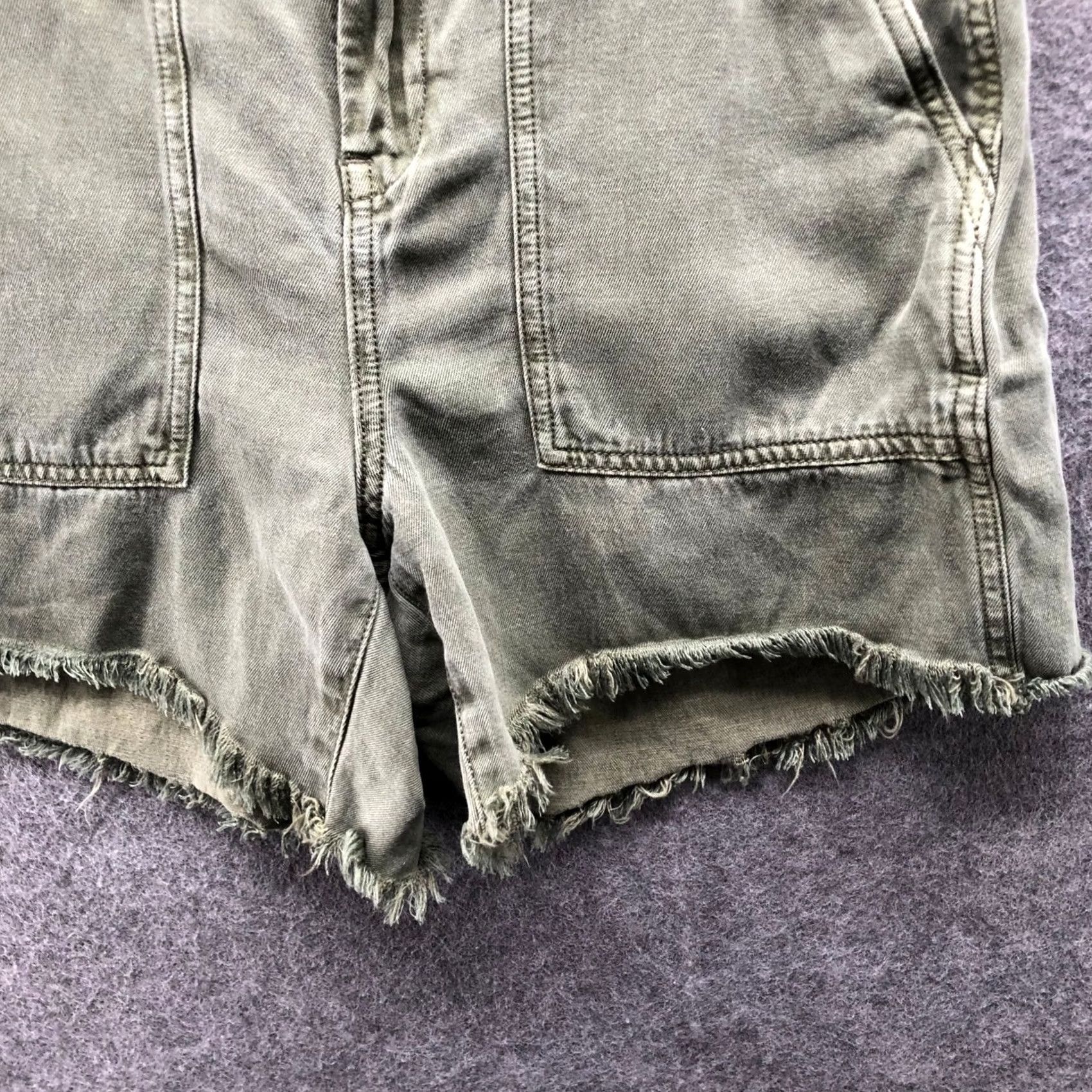 Vintage Aerie Frayed Shorts Womens XS High Rise Lyocell Blend Army Green Lightweight Size 26" / US 2 / IT 38 - 3 Thumbnail