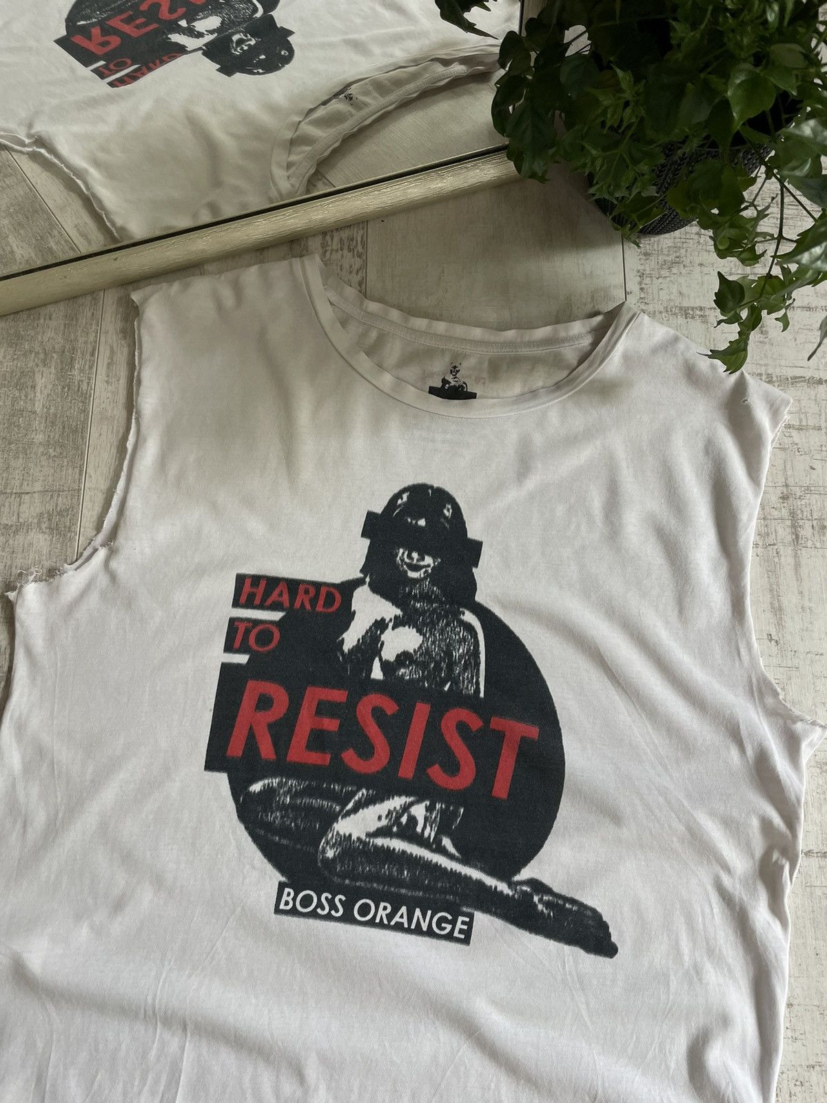 Hugo Boss × Vintage 💥RARE💥 Hugo Boss Orange T-Shirt Hard To Resist Artwork Size US L / EU 52-54 / 3 - 3 Thumbnail