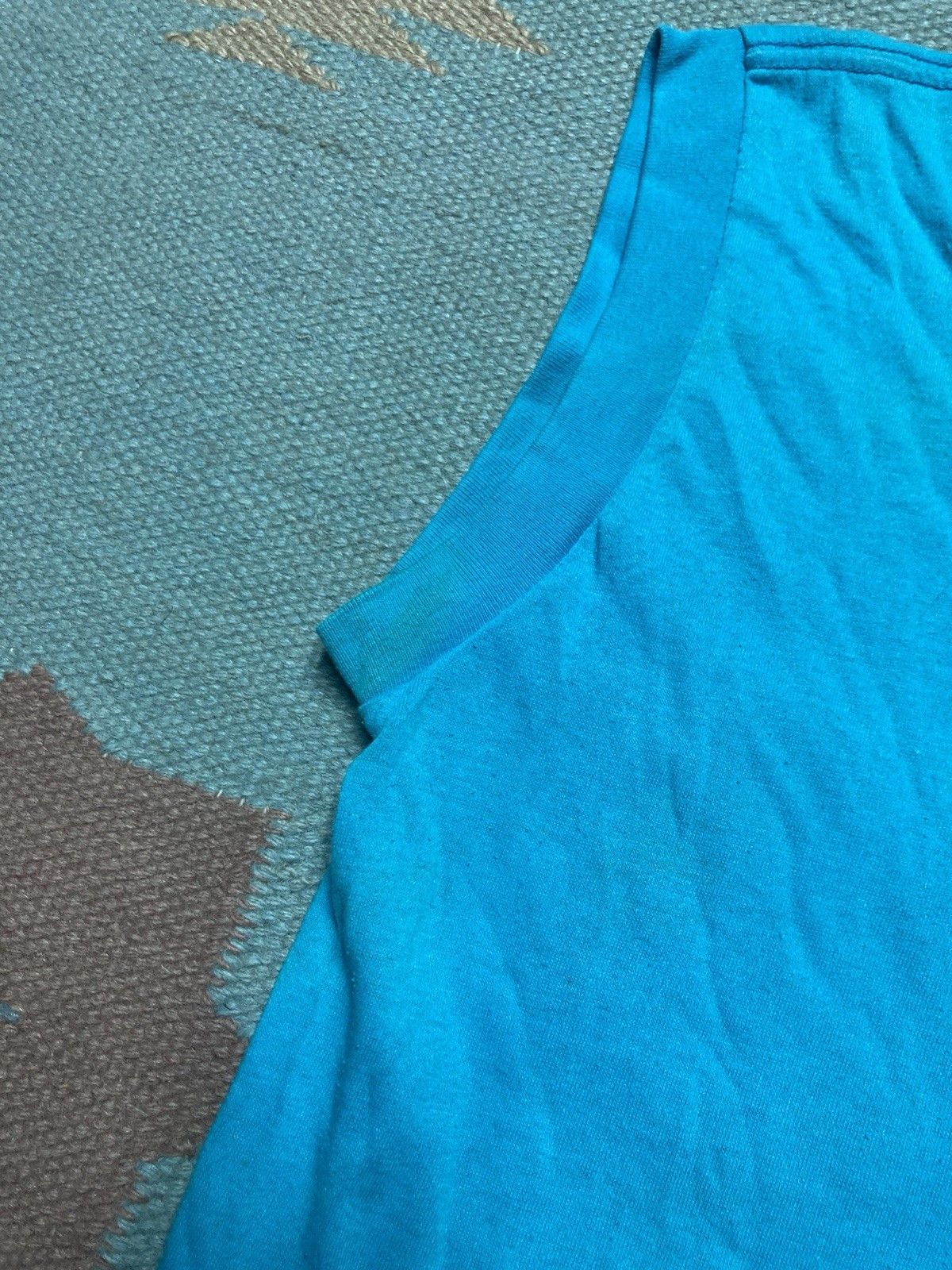 Vintage Vintage 80s pocket t shirt blank teal blue worn soft medium Size US M / EU 48-50 / 2 - 11 Thumbnail