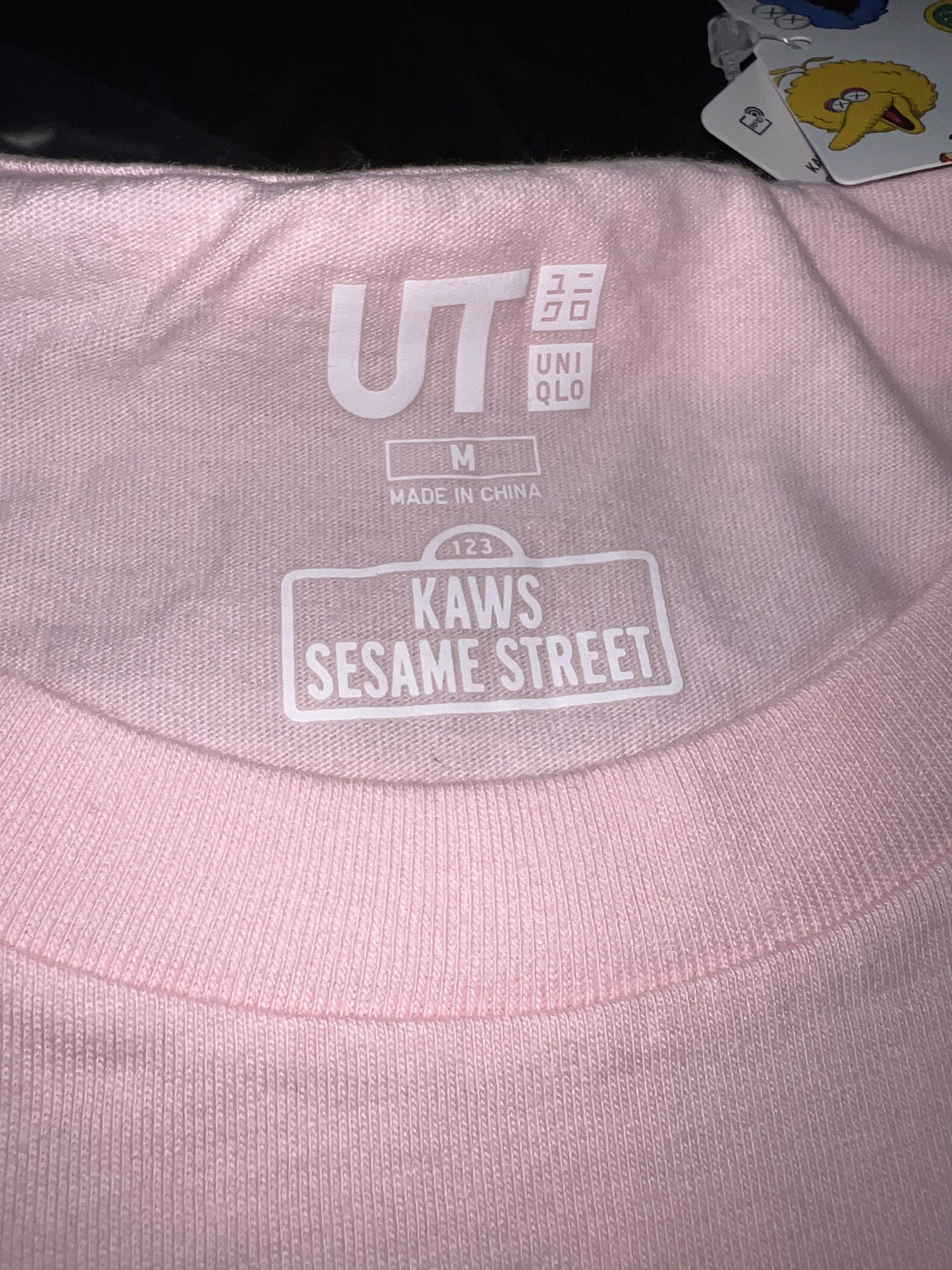 Kaws × Uniqlo Uniqlo Elmo KAWS Shirt (Never Worn) *RARE* Size US M / EU 48-50 / 2 - 5 Thumbnail