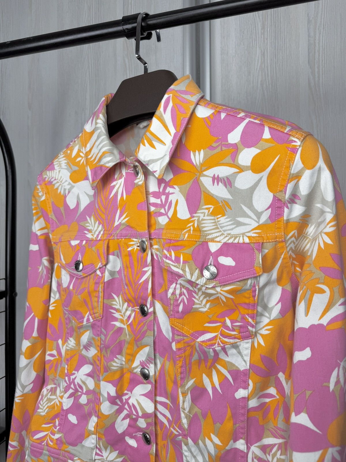 Escada Sport Escada Sport Trucker Jacket Floral Flower Button Down sz 36 Size S / US 4 / IT 40 - 4 Thumbnail