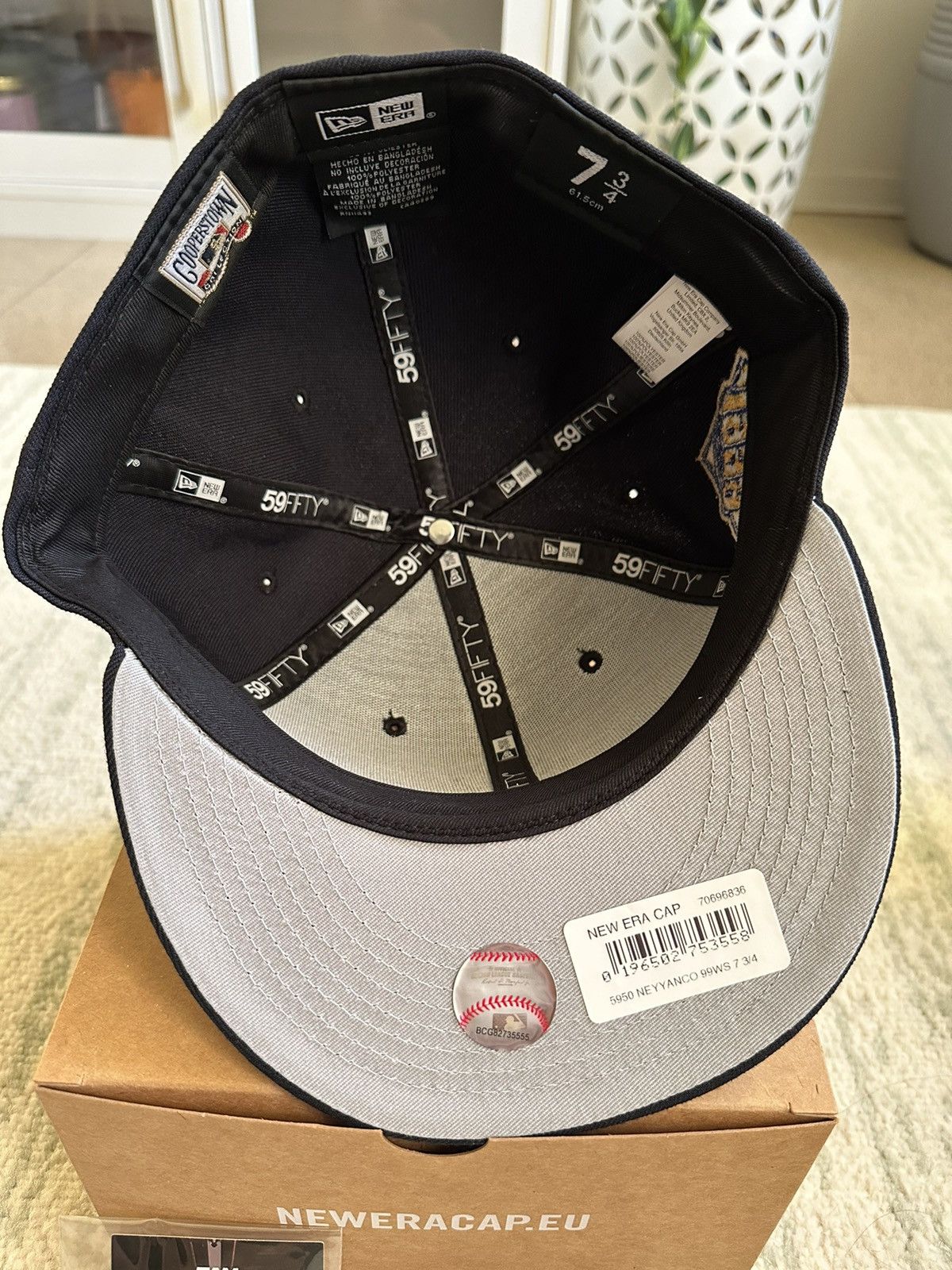 New Era × New York Yankees New York Yankees 1999 World Series Fitted Cap Size 7 3/4 Size 34 - 3 Thumbnail