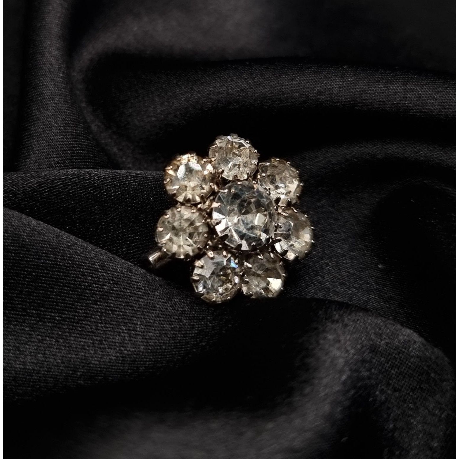 Vintage Vintage Tiny 1950's-1960's Rhinestone Flower Pin Brooch Size ONE SIZE - 1 Thumbnail