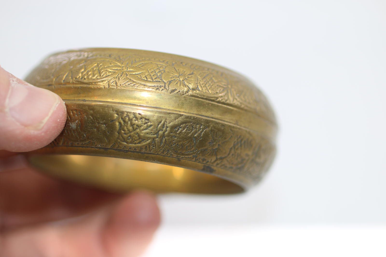 The Unbranded Brand Vintage Gold tone Floral Engraved Bangle Bracelet Jewelery Size ONE SIZE - 3 Thumbnail