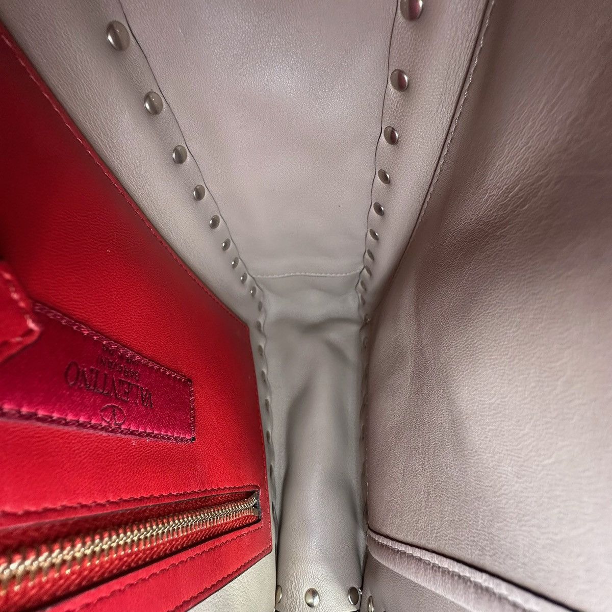 Valentino Valentino Garavani Rockstud Spike Bag in Beige Leather Size ONE SIZE - 14 Thumbnail