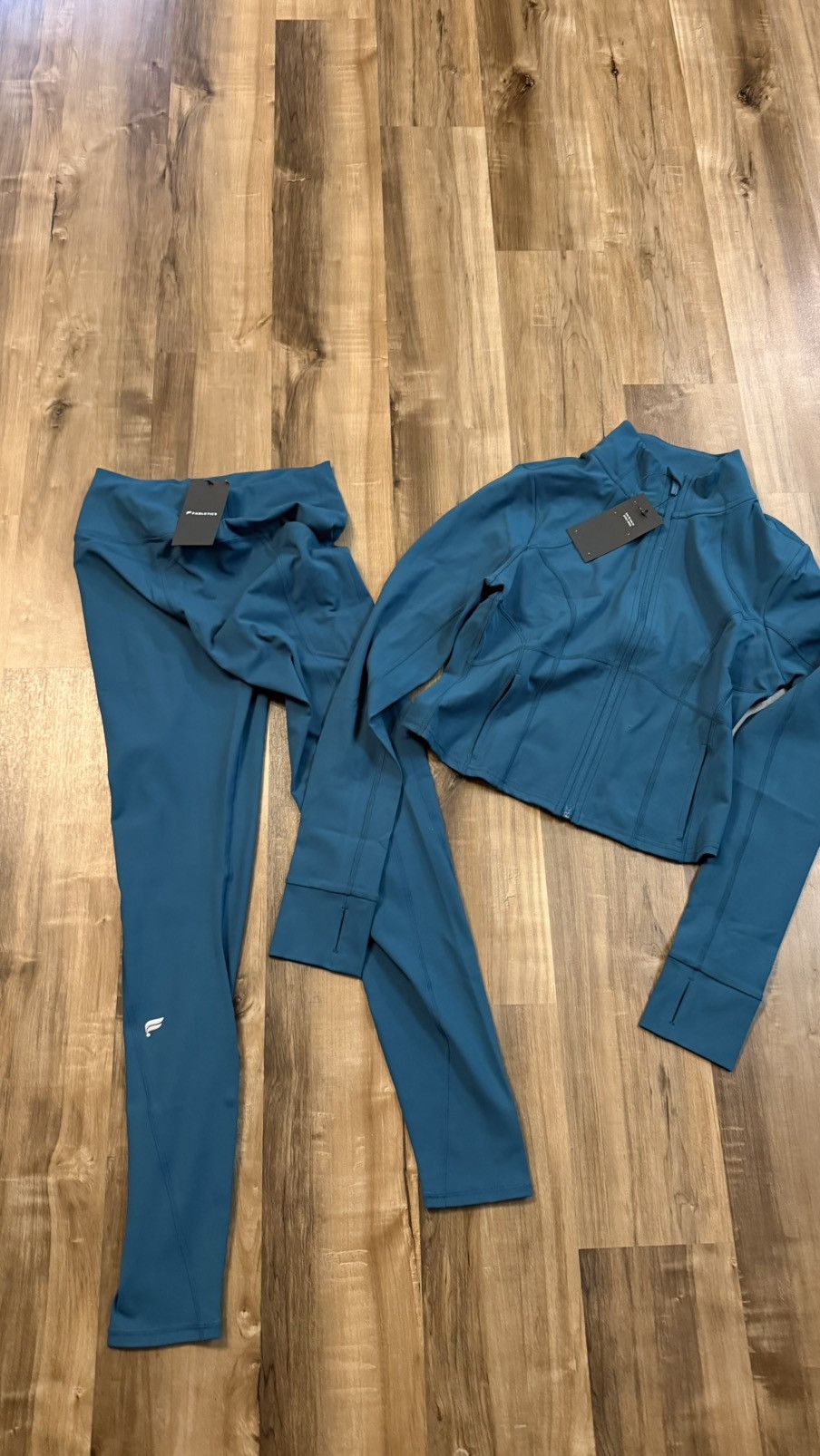 Fabletics Perfect Storm Cropped Train Set Size M / US 6-8 / IT 42-44 - 1 Thumbnail