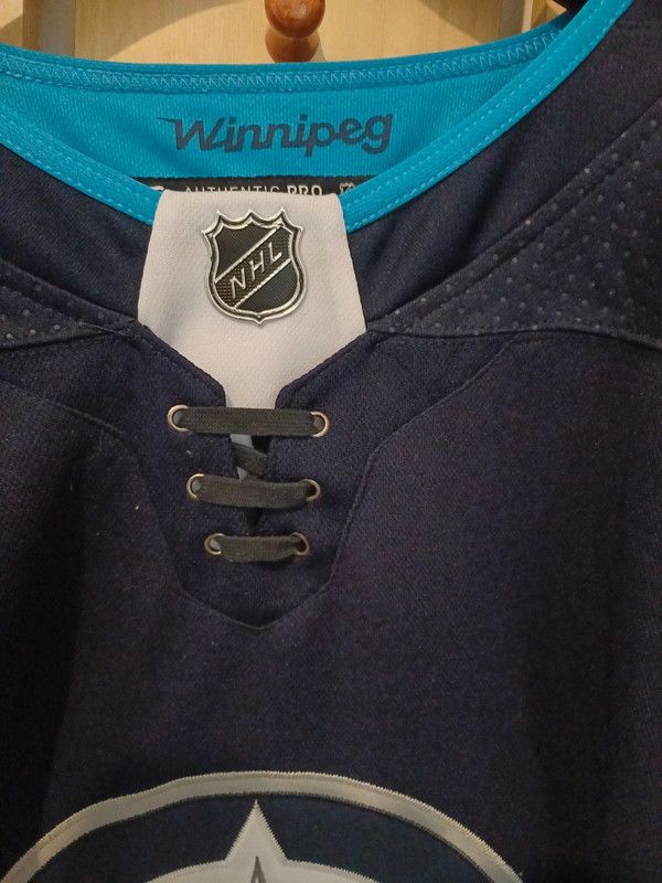 NHL × Vintage Fanatics Nhl Winnipeg Jets Hockey Jersey Size US M / EU 48-50 / 2 - 9 Thumbnail