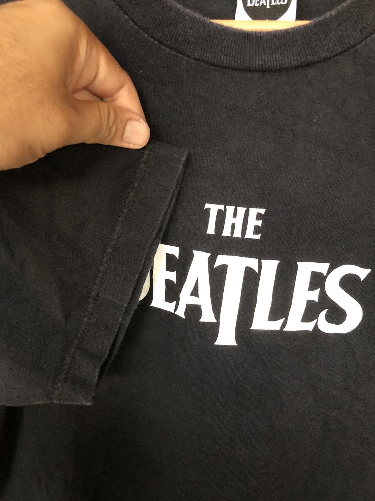 Band Tees Vtg The Beatles 2006 Apple Corp Spellout Logo Shirt Tee Rare Size US L / EU 52-54 / 3 - 3 Thumbnail