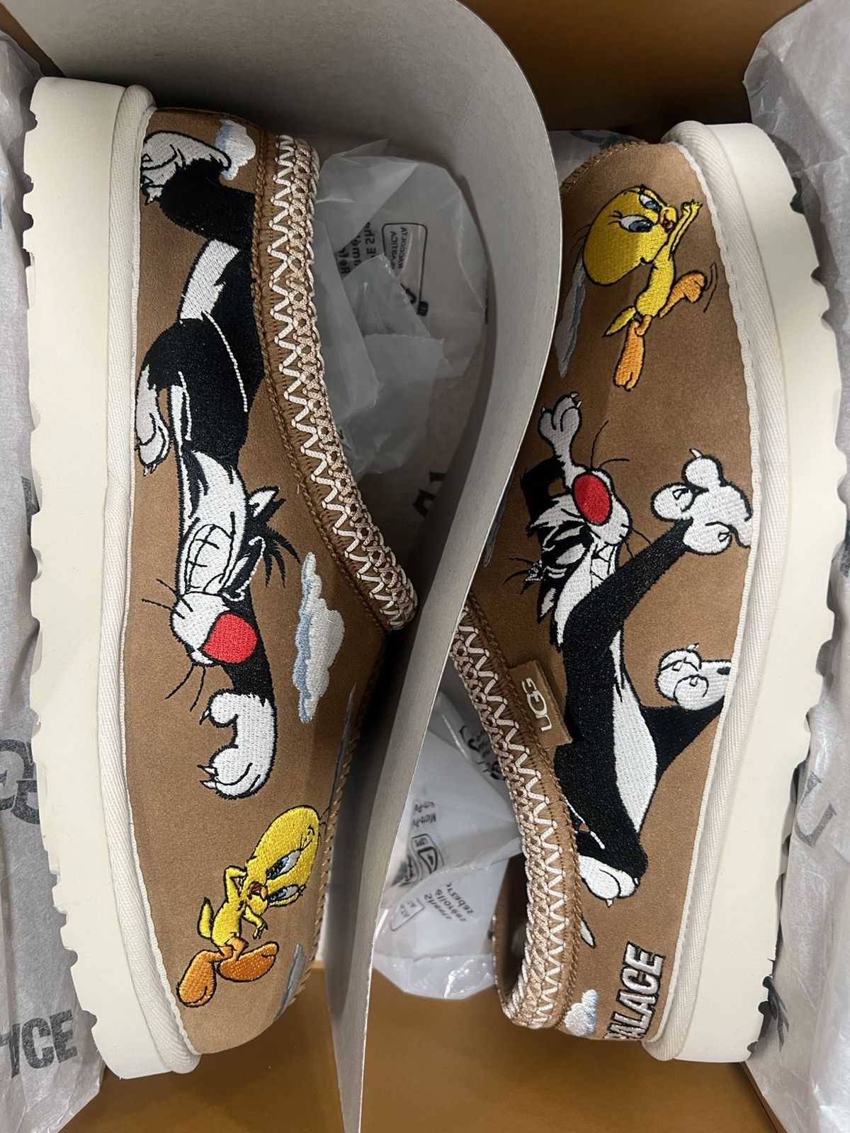 Palace × Ugg Palace x UGG x Looney Tunes Uggs Size US 9 / EU 42 - 4 Thumbnail