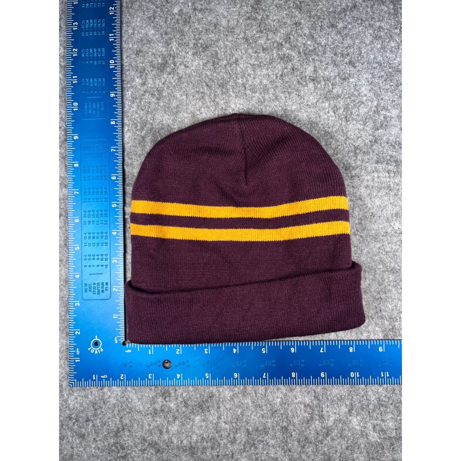 Vintage Gryffindor Harry Potter Beanie Toque Adult One Size Red Yellow Knit Acrylic Ski Hat Men Beanie 90s Logo Winter Fashion Size ONE SIZE - 4 Thumbnail