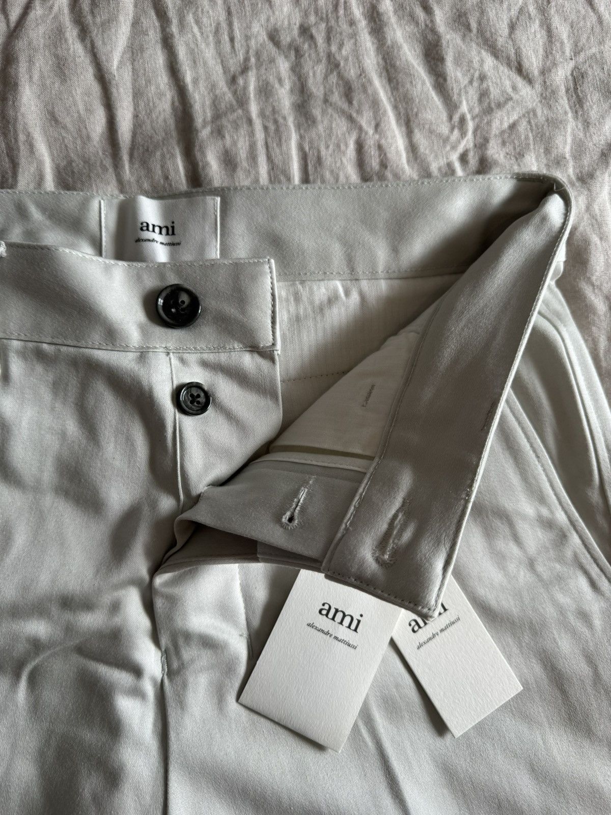 AMI BNWT $400 AMI S White Craie chino shorts classic cotton Size US 30 / EU 46 - 8 Thumbnail