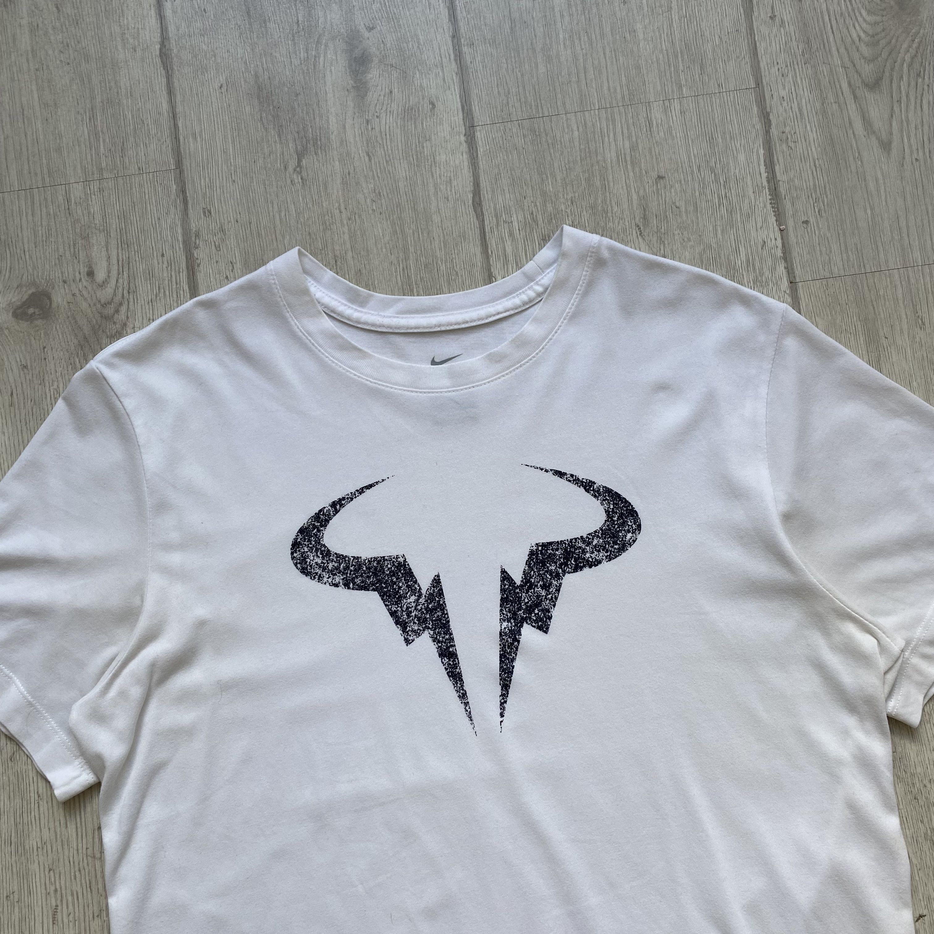 Nike Nike Court Dry Rafa Nadal Tee Tennis "Bull logo" Size US M / EU 48-50 / 2 - 2 Thumbnail