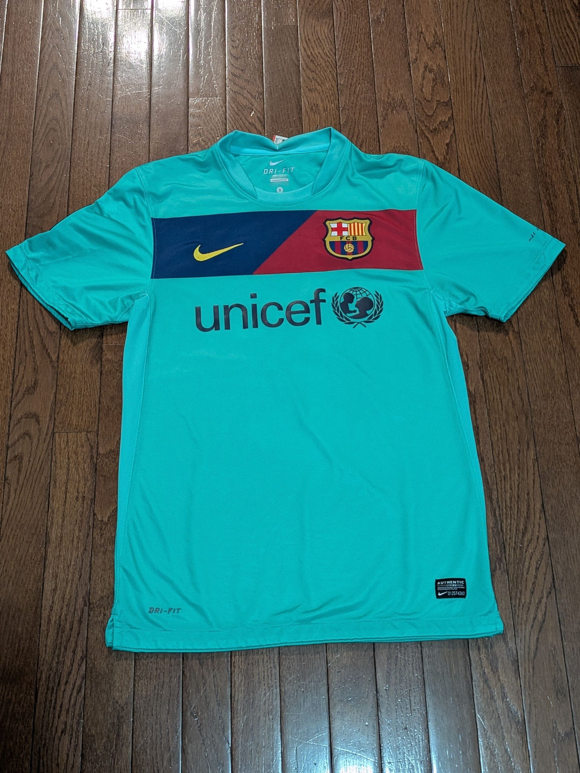 Nike 2010 2011 Nike FC Barcelona Andres Iniesta Futbol Jersey Sm Size US S / EU 44-46 / 1 - 1 Thumbnail