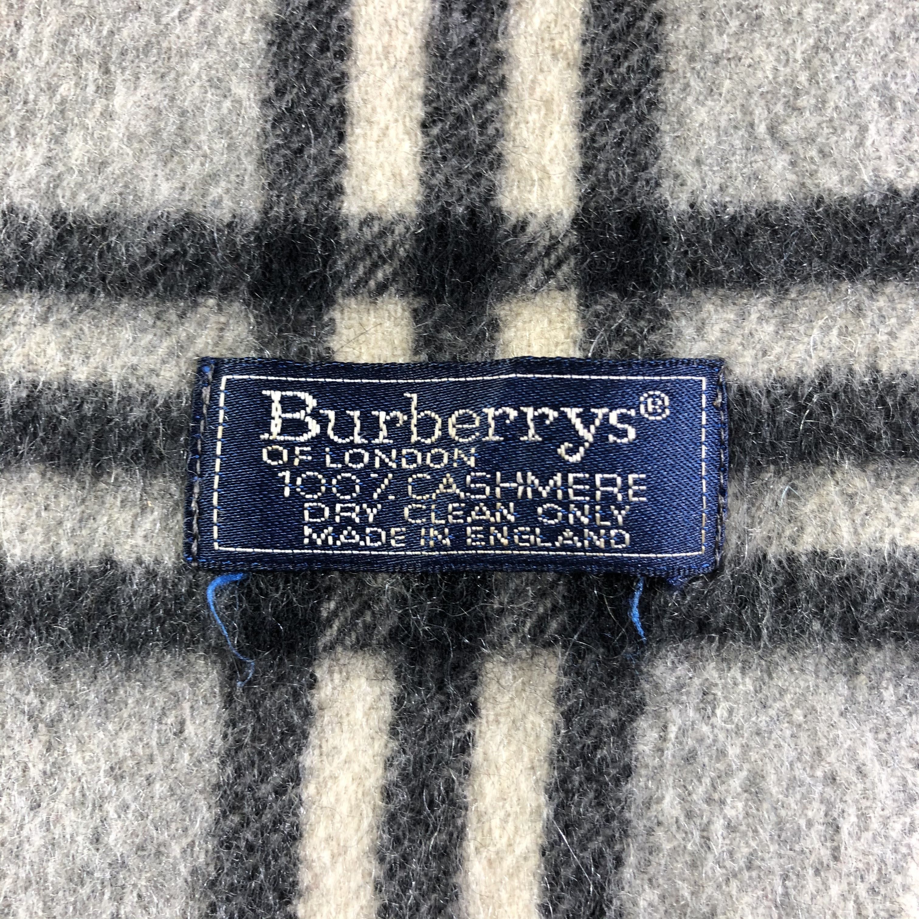 Burberry Burberrys Scarf / Muffler / Neckwear Size ONE SIZE - 2 Thumbnail