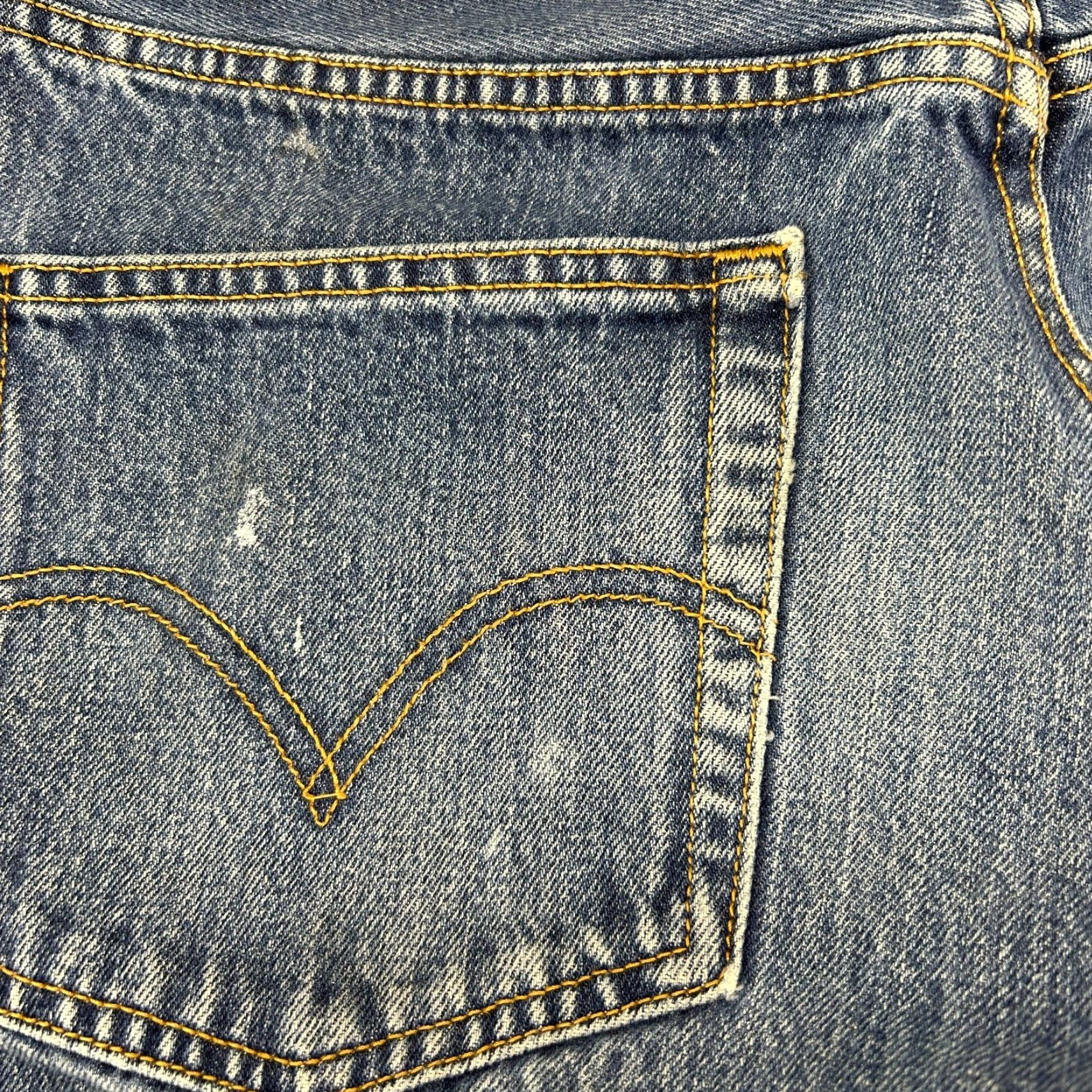 Levi's VINTAGE Levi's 501 Jeans Mens 33x30 Blue Straight Leg Regular Fit Medium Wash 90s Mens Size US 33 - 4 Thumbnail