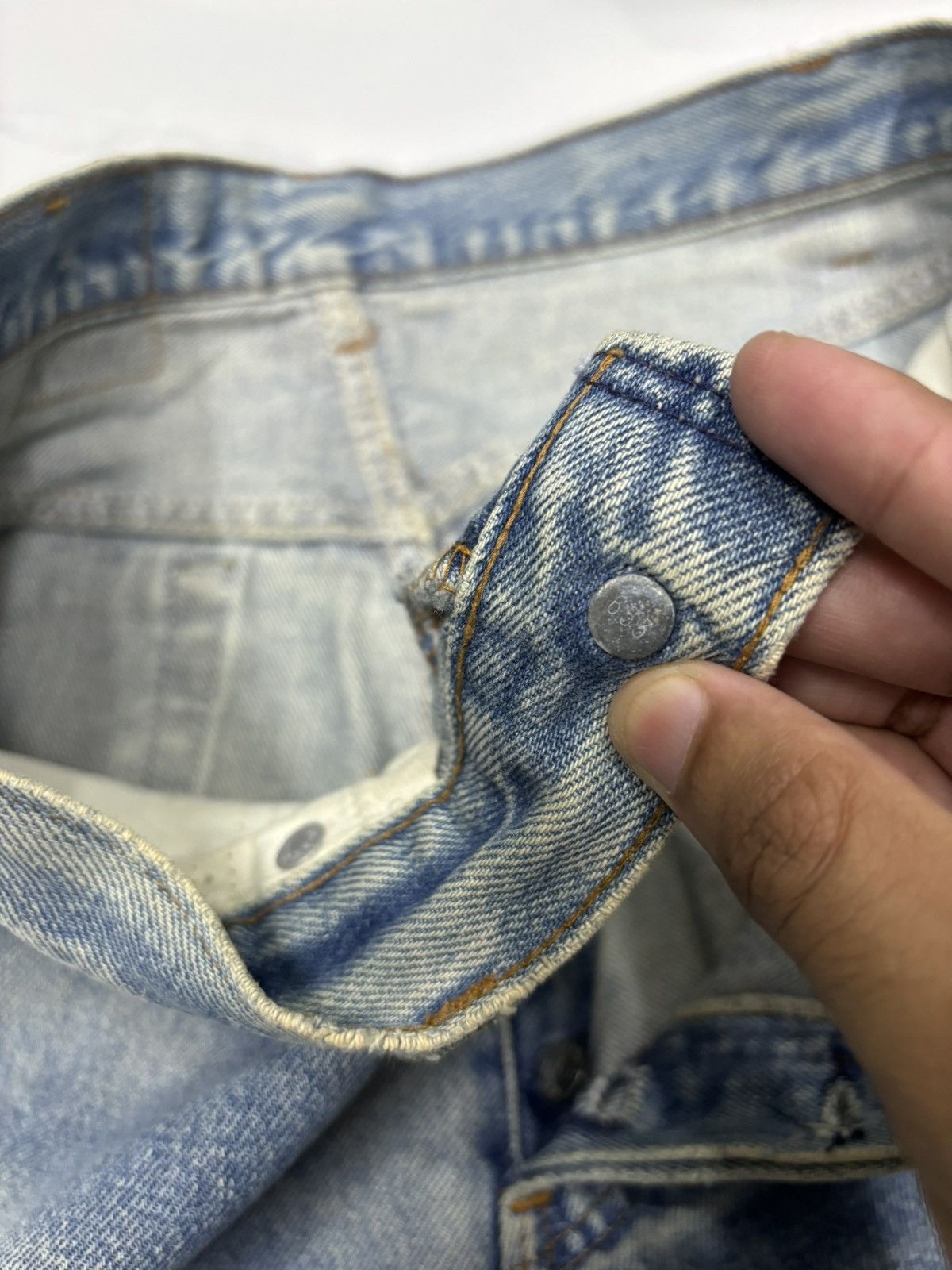 Levi's Vintage Clothing VINTAGE LEVIS 501 NICE FADED DISTRESSED DENIM JEANS Size US 29 - 14 Thumbnail