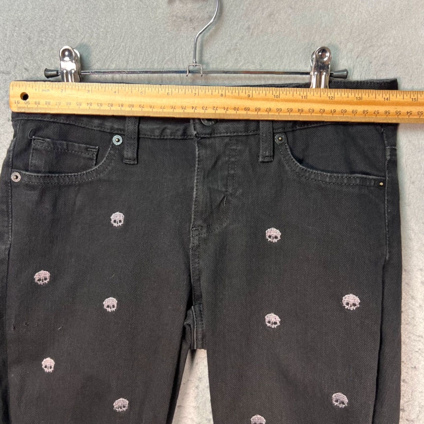 Vintage Modern Saints Womens Jeans Skinny Black 1 Skull Embroidery Denim 5-Pocket Rise Low Inseam 28in XS? Size 25" / US 0 / IT 36 - 7 Thumbnail