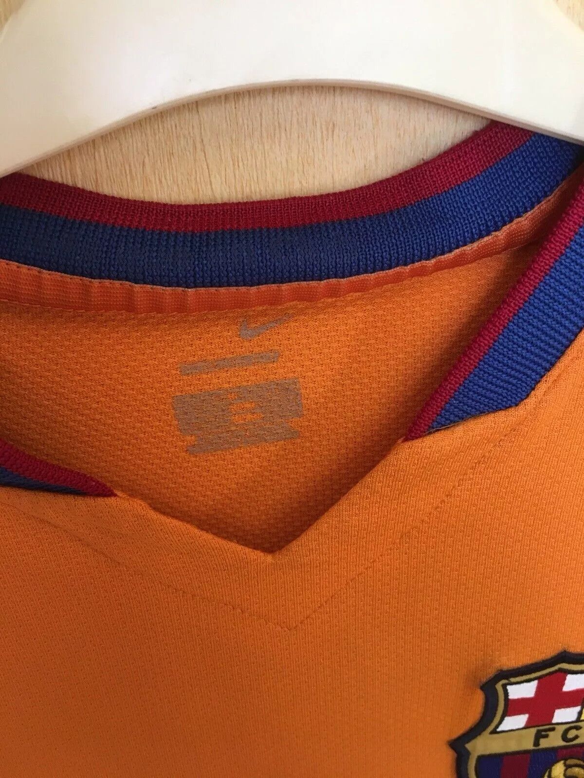 Nike VINTAGE FC BARCELONA 2006/2008 AWAY FOOTBALL JERSEY SOCCER Size US S / EU 44-46 / 1 - 7 Thumbnail