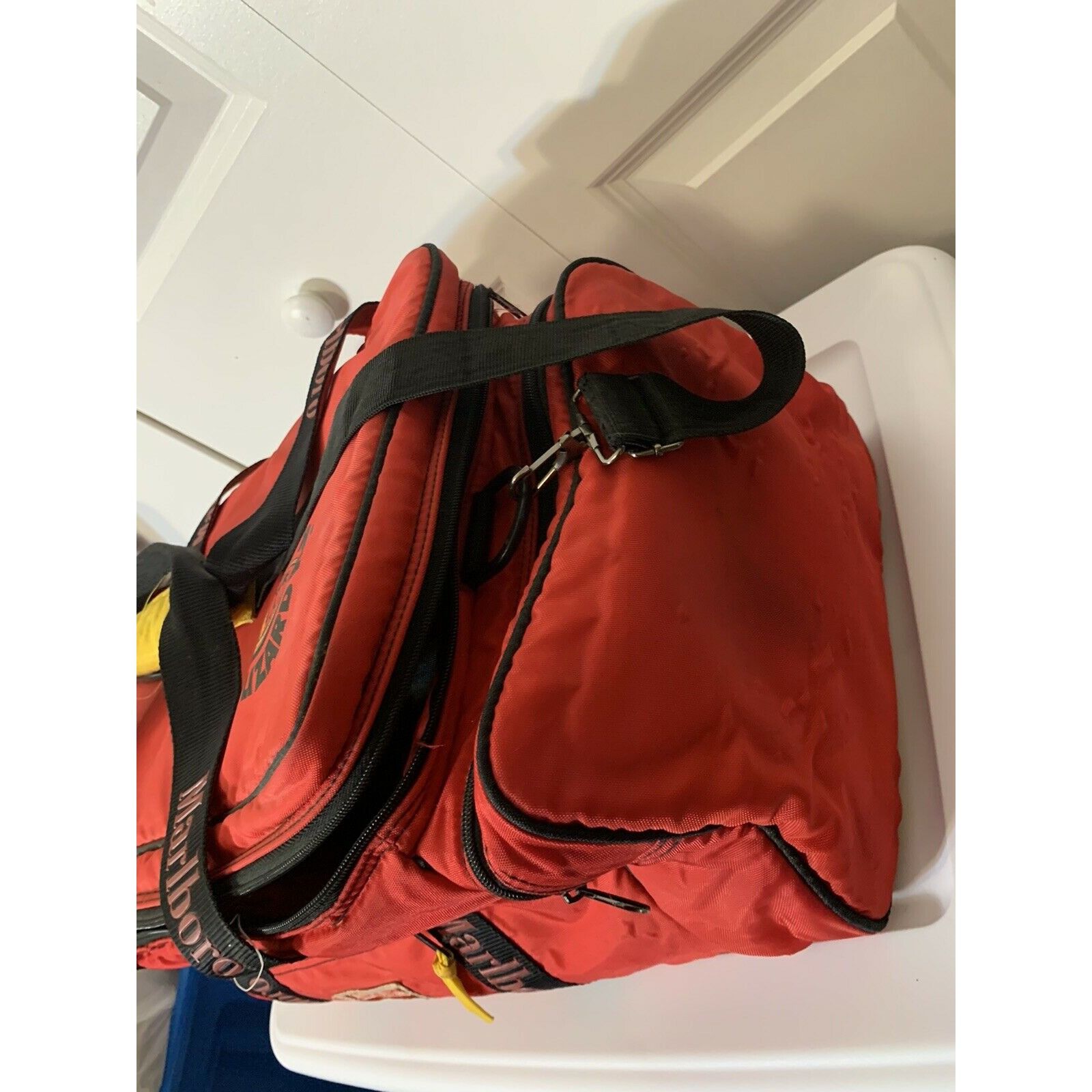 Marlboro Adventure Team VTG Marlboro ADVENTURE TEAM LIZARD ROCK Red LARGE Bag Cooler Size ONE SIZE - 5 Thumbnail