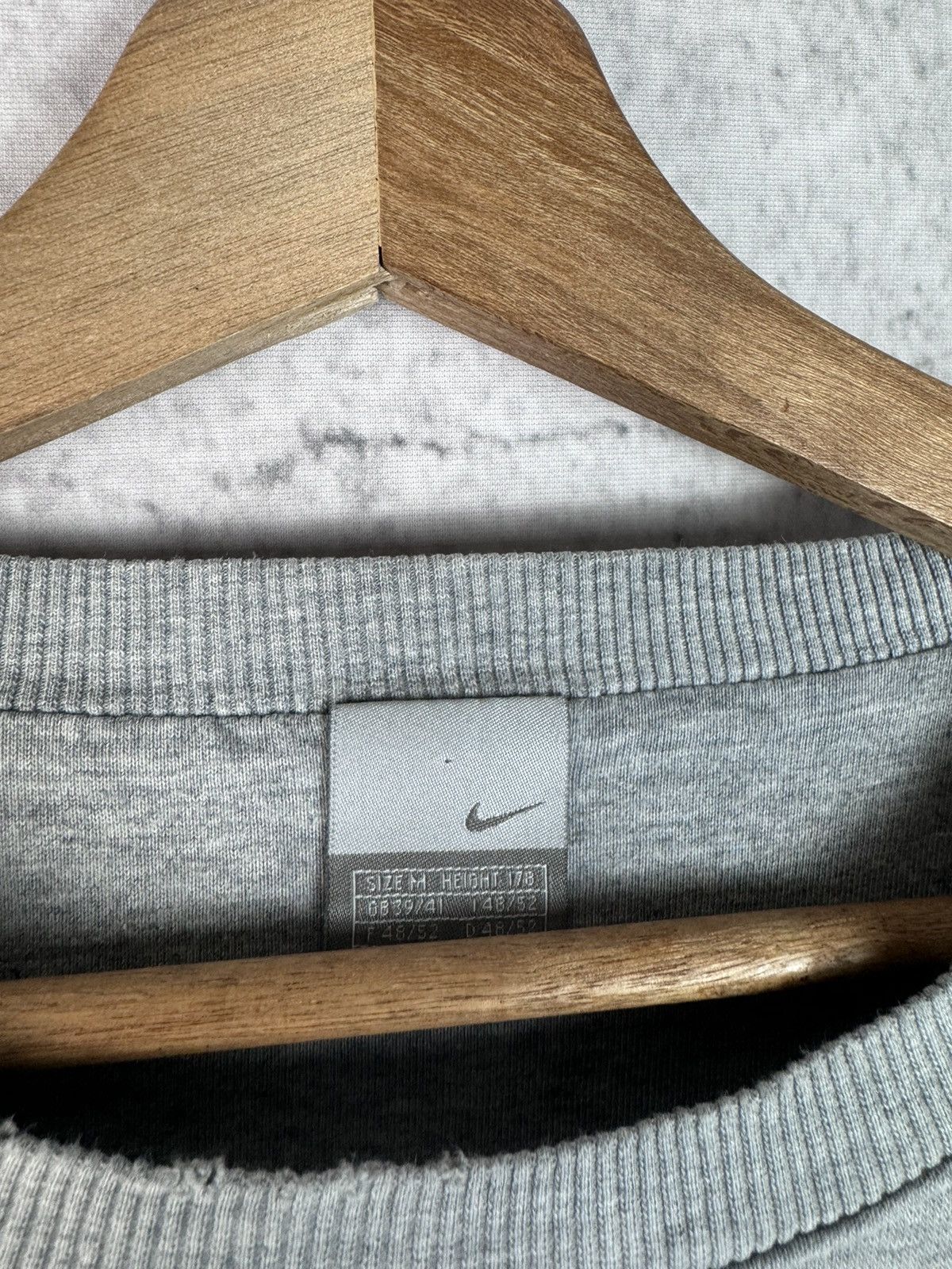 Vintage Vintage Y2K Nike Embroidered logo Japan Sweatshirt 00s Size US M / EU 48-50 / 2 - 3 Thumbnail