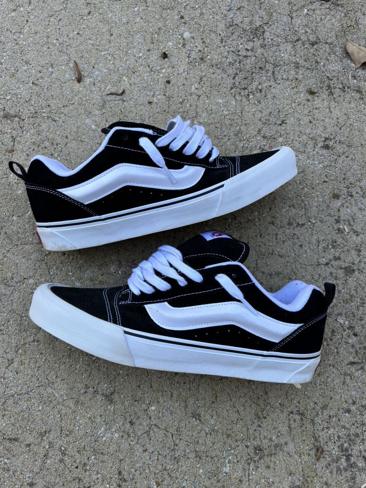 Vans Vans Black/White Size US 10 / EU 43 - 1 Thumbnail