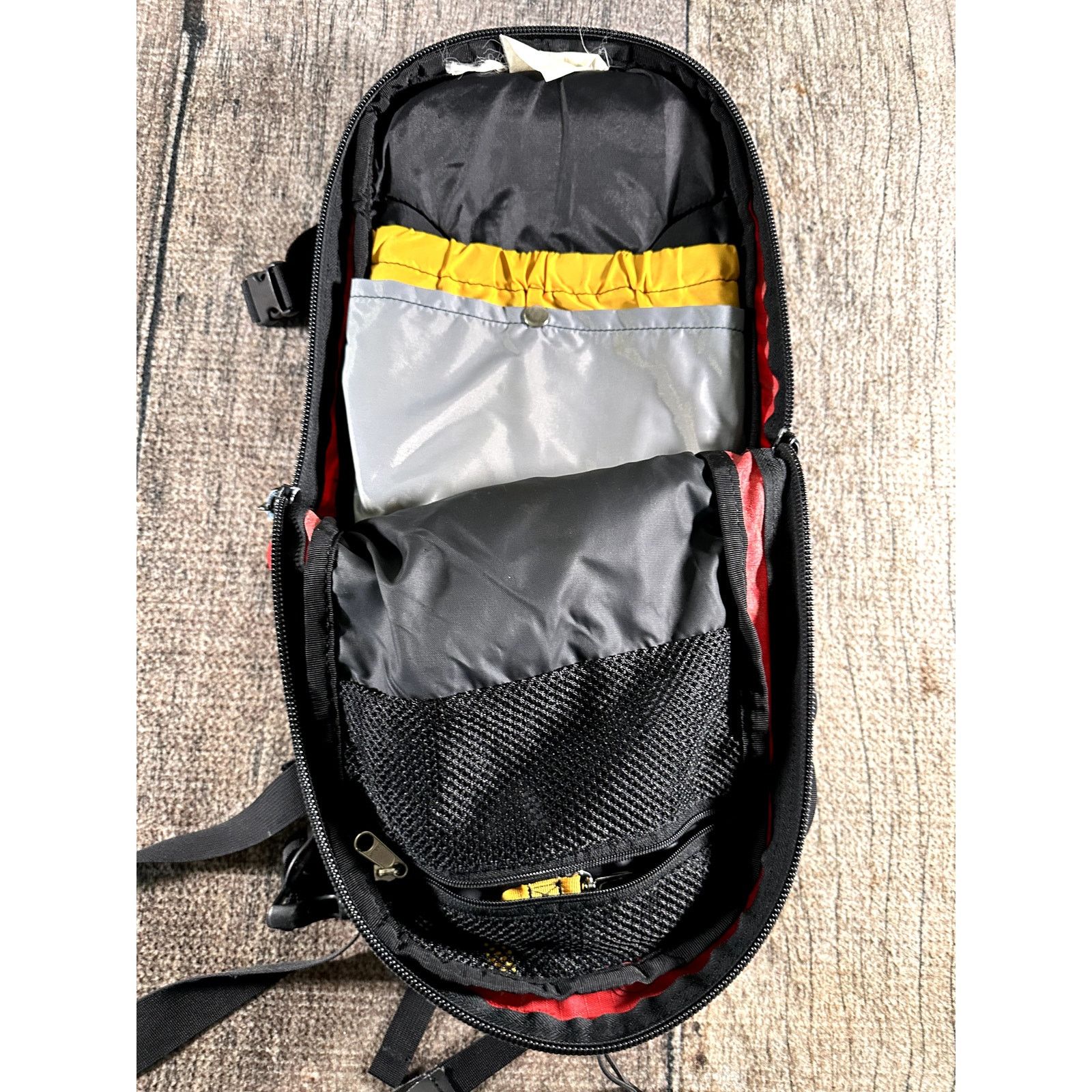 Burton Vtg Burton AK 457 Snowbaord Backpack Red/Black Front-Straps Size ONE SIZE - 4 Thumbnail