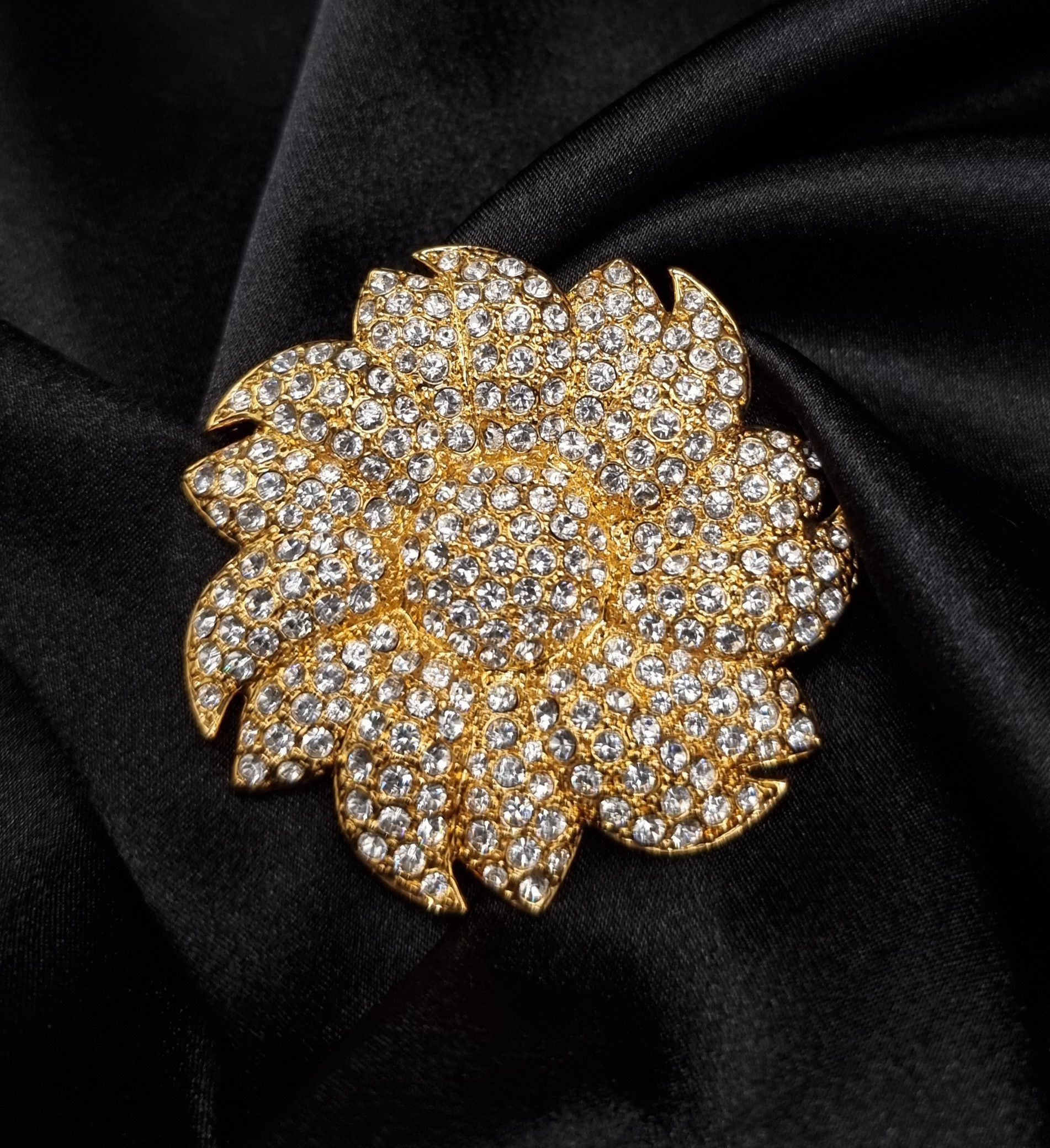 Vintage Vintage JBK Signed Gold-Tone Crystal Flower Floral Brooch Size ONE SIZE - 1 Thumbnail