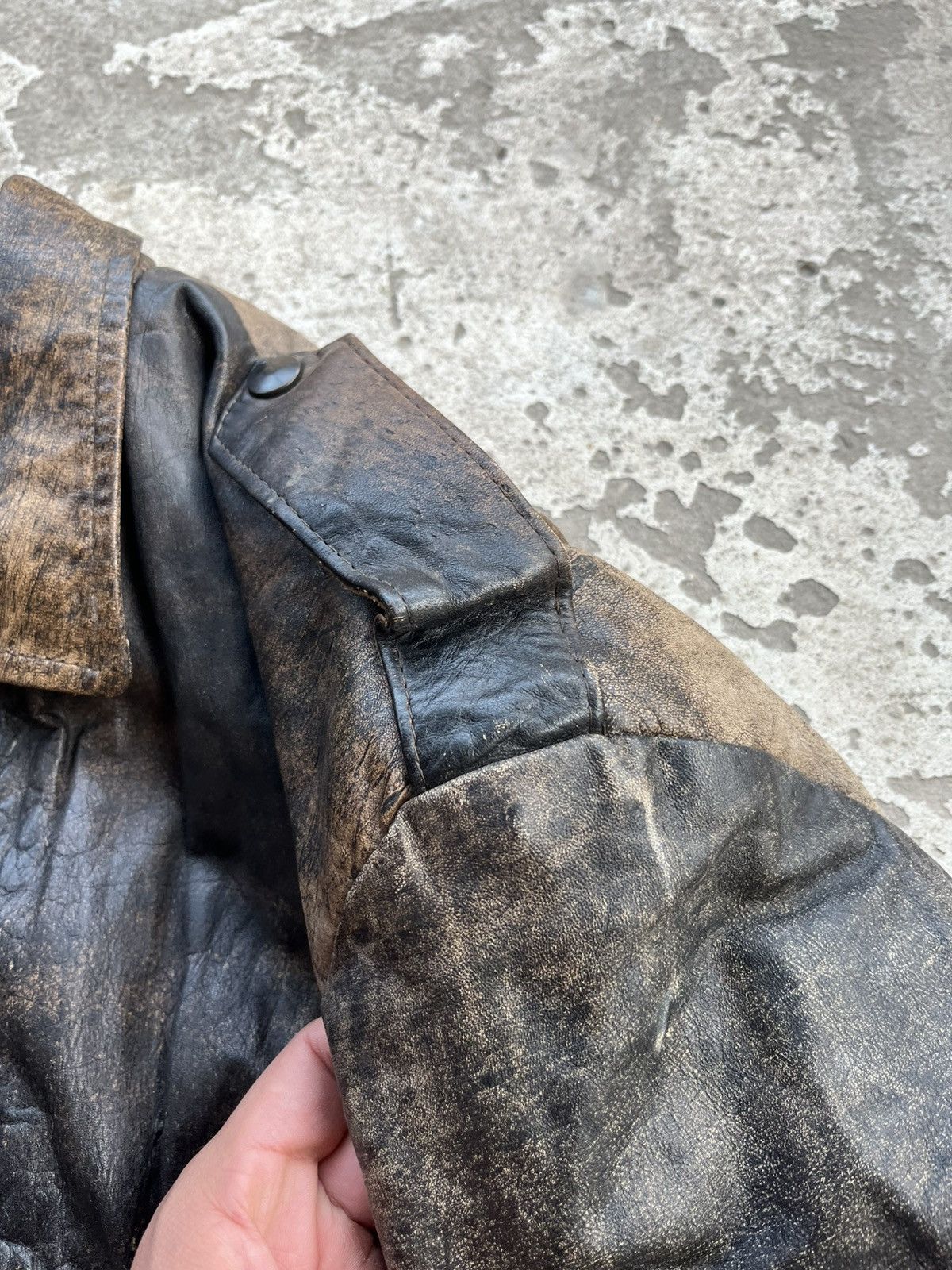 If Six Was Nine × Le Grande Bleu (L.G.B.) Thrashed Sun Faded Distressed Vintage Leather Bomber Jacket Size US M / EU 48-50 / 2 - 10 Thumbnail