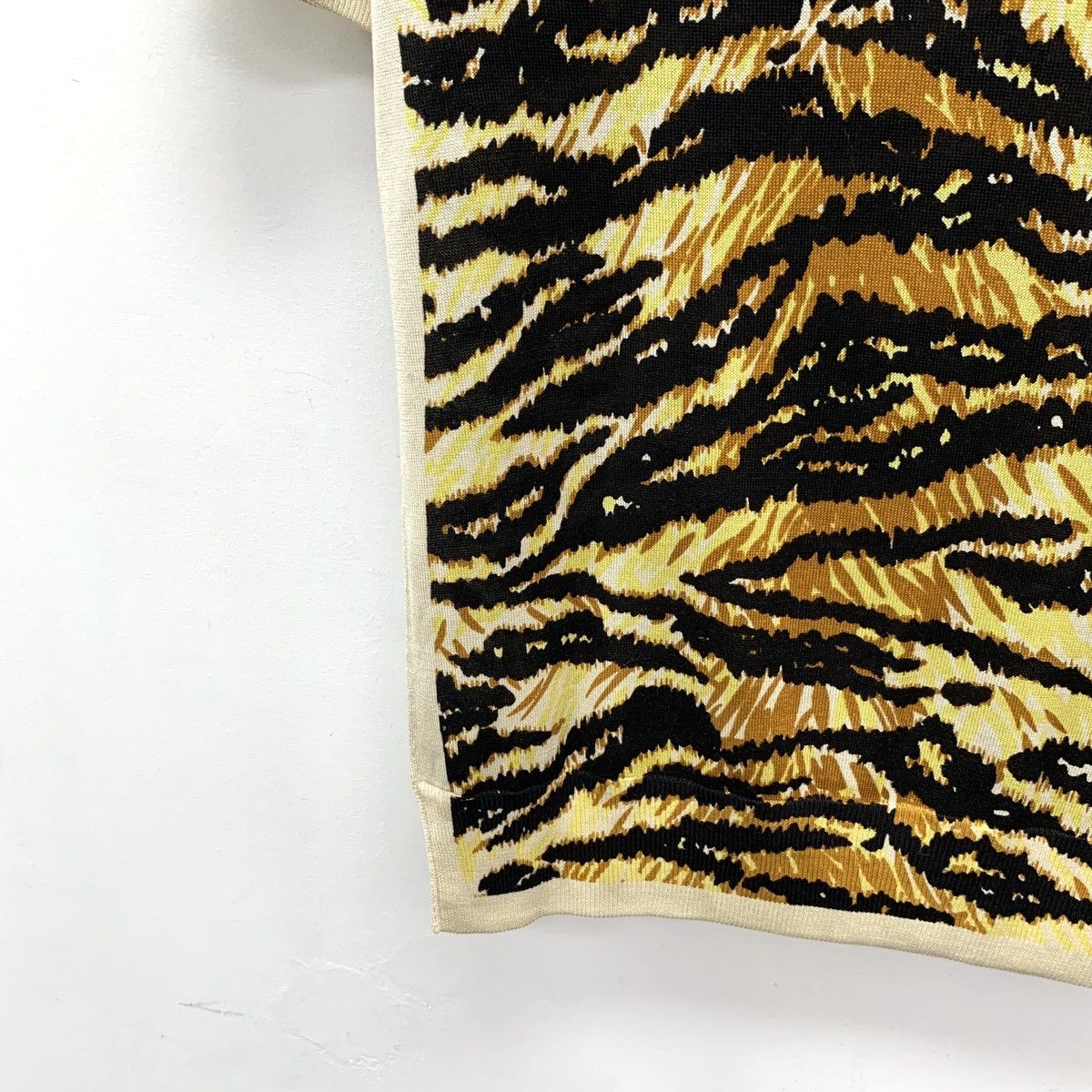Dolce & Gabbana Dolce & Gabbana Tiger Print Silk Short Sleeve T-Shirt K26WX Size L / US 10 / IT 46 - 4 Thumbnail