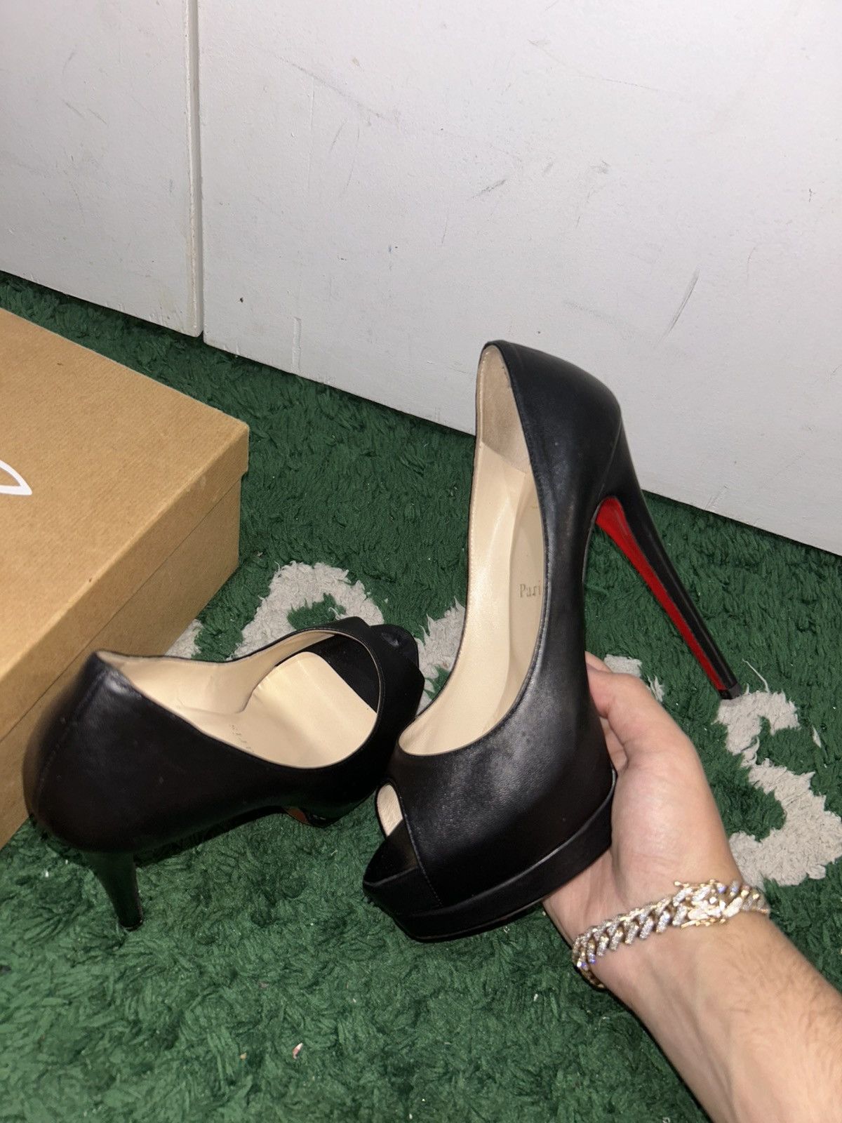 Christian Louboutin christian louboutin size 38 eu 8 women’s with box clean Size US 8 / IT 38 - 1 Thumbnail