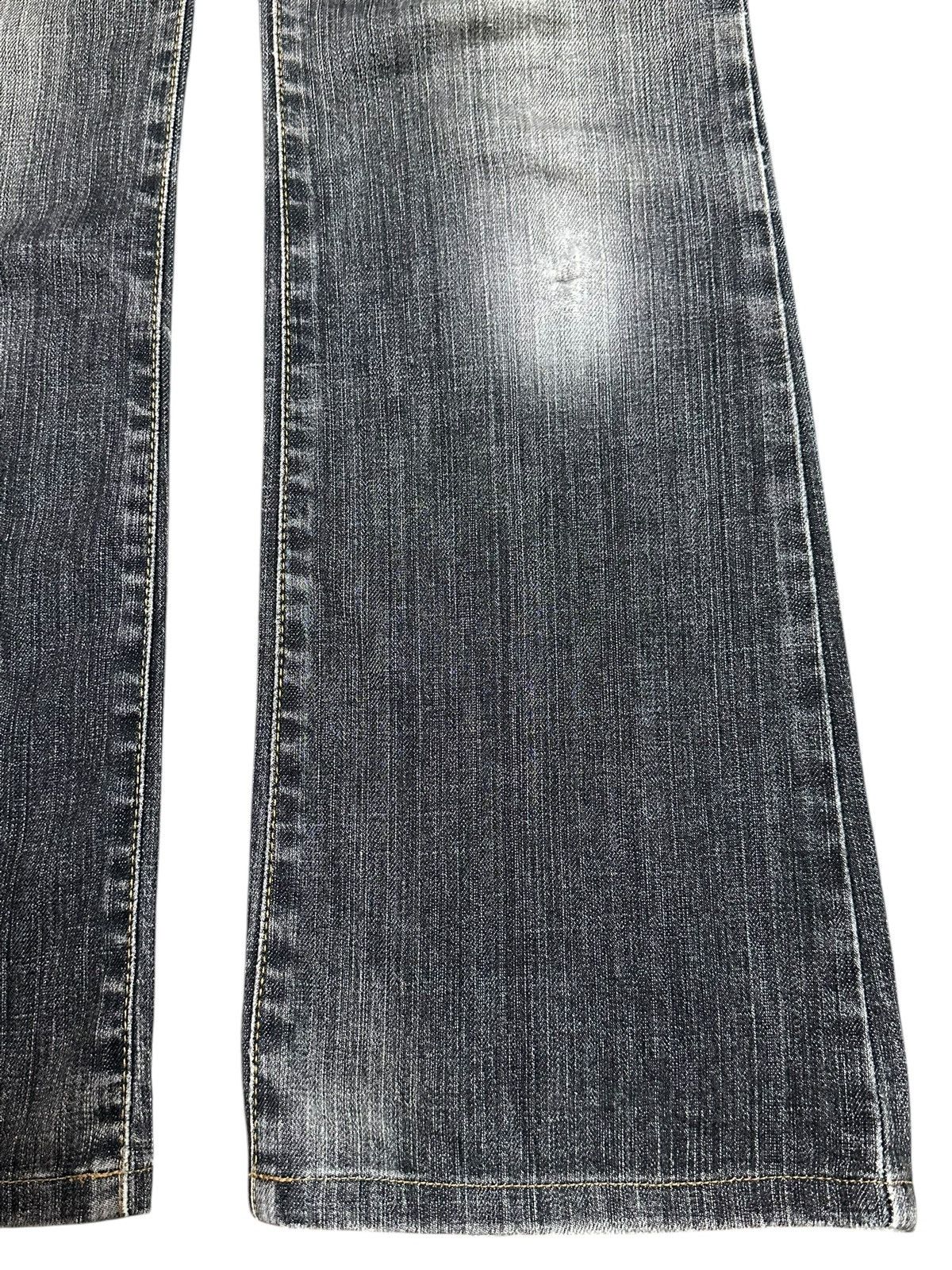 Uniqlo Vintage Japanese Uniqlo Faded Wash Distress Bootcut Jeans Size 27" / US 4 / IT 40 - 8 Thumbnail