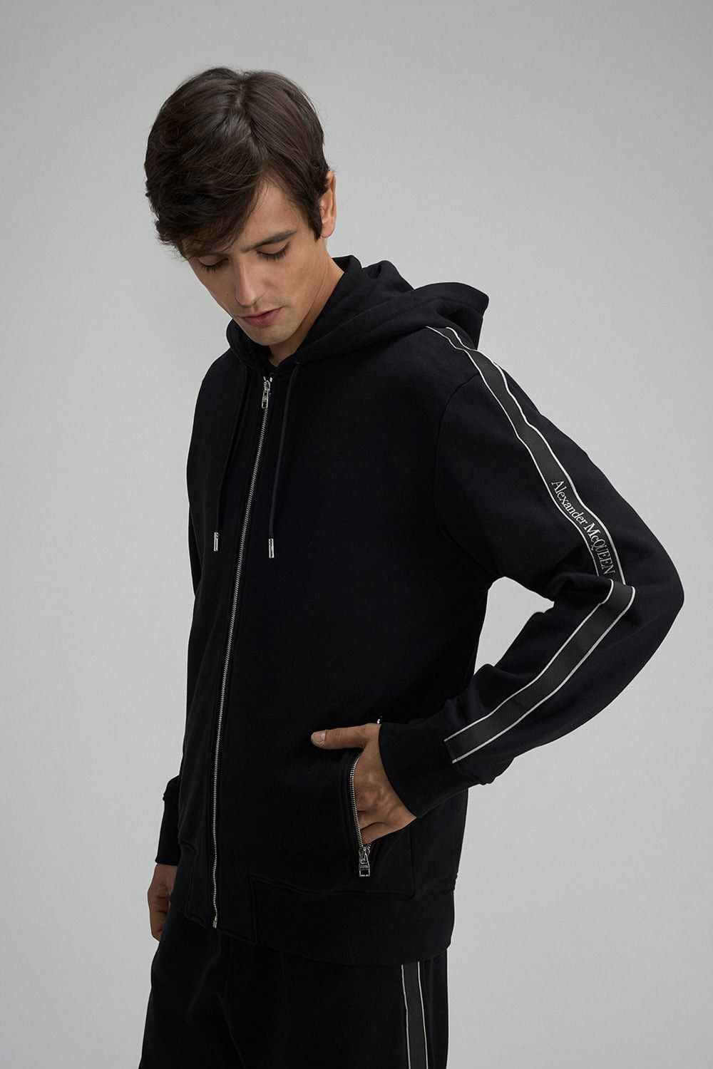 Alexander McQueen o1srvl11e0226 Tape Zip Up Hoodie In Black Size US S / EU 44-46 / 1 - 3 Thumbnail