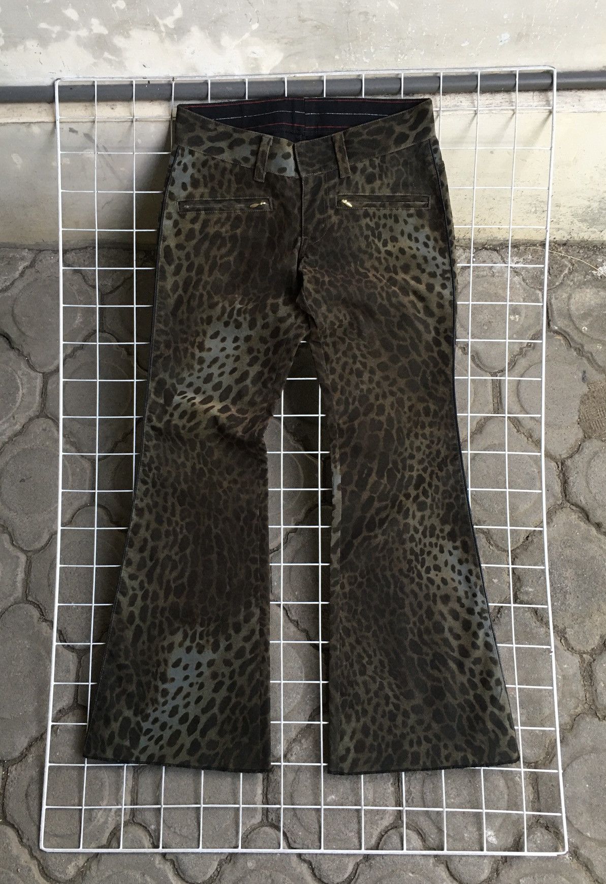 パンツ \"TORNADO MART\" Leopard BlackFlaredDenim TORNADO MART:LEOPARD FLARED DENIM – :ANOMALIE_