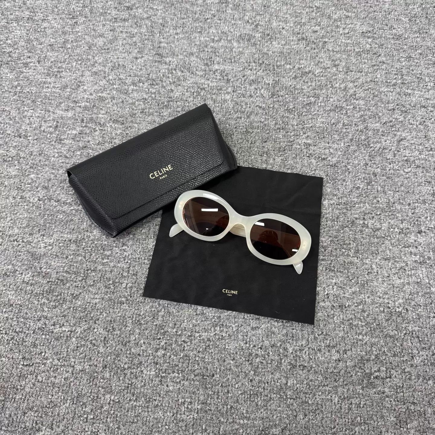 Celine Celine Triomphe cream white oval vintage sunglasses Size ONE SIZE - 1 Thumbnail