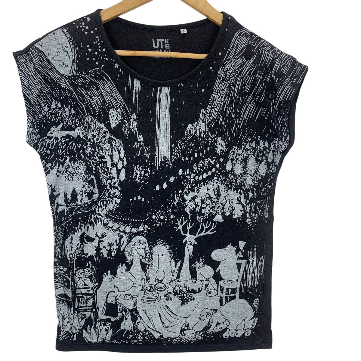 Uniqlo UNIQLO x MOOMIN CHARACTERS Over Print Cartoon Tank Top Tee Size S / US 4 / IT 40 - 5 Thumbnail