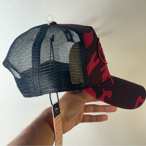 Designer × Von Dutch NWT VON DUTCH RED RAMBO CAMO UPSIDE DOEN PATCH TRUCKER HAT Size ONE SIZE - 5 Thumbnail