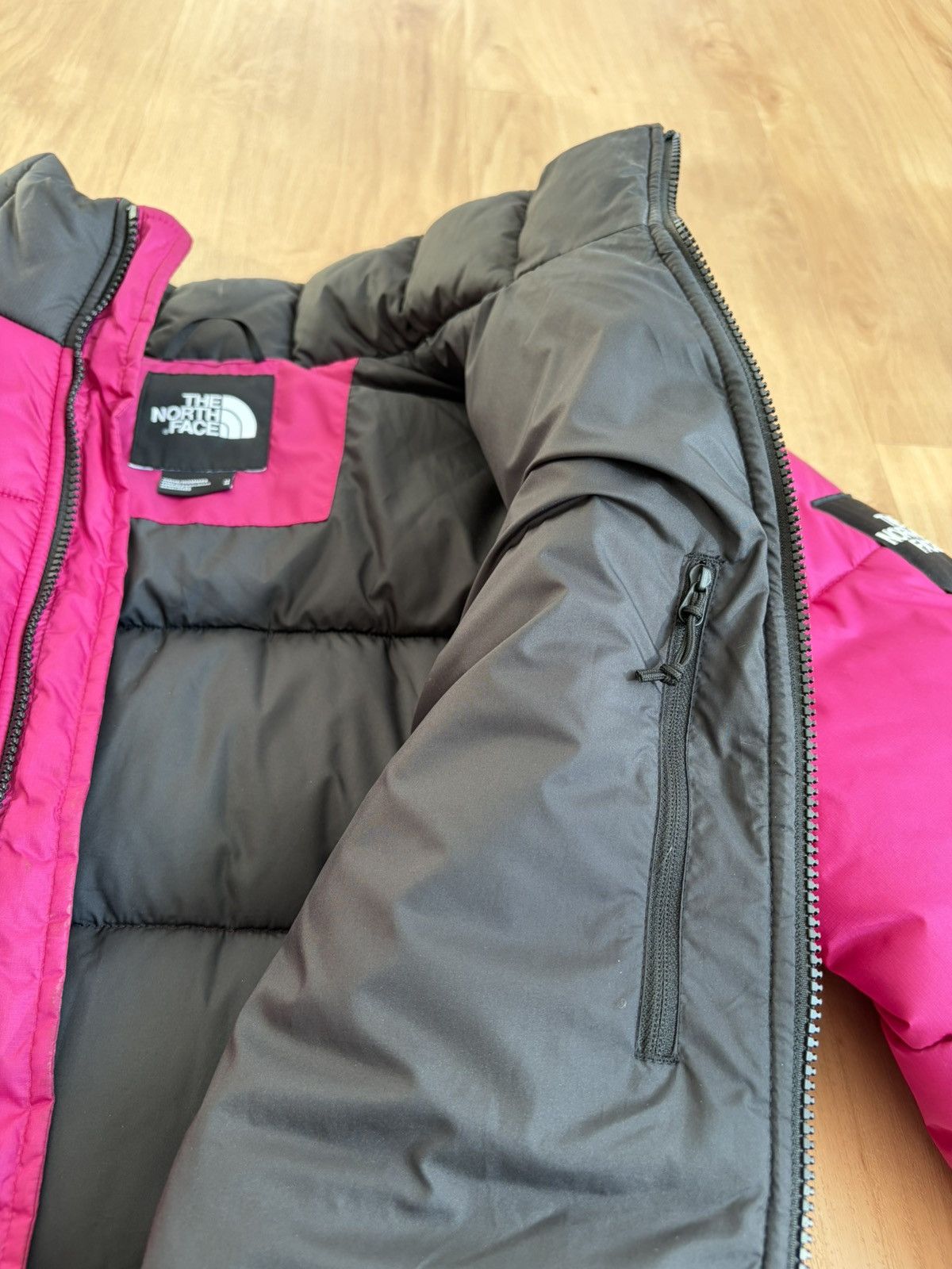The North Face Brand New down jacket Fuschia/Black Size US M / EU 48-50 / 2 - 5 Thumbnail